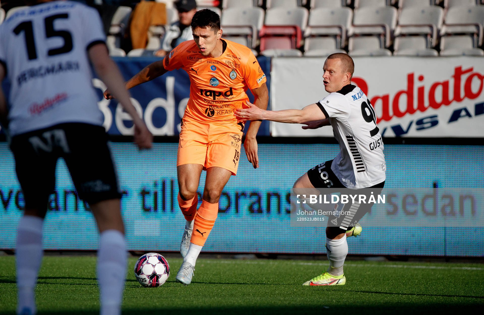 AFC Eskilstunas Sodmir Zekovis och Örebros Daniel