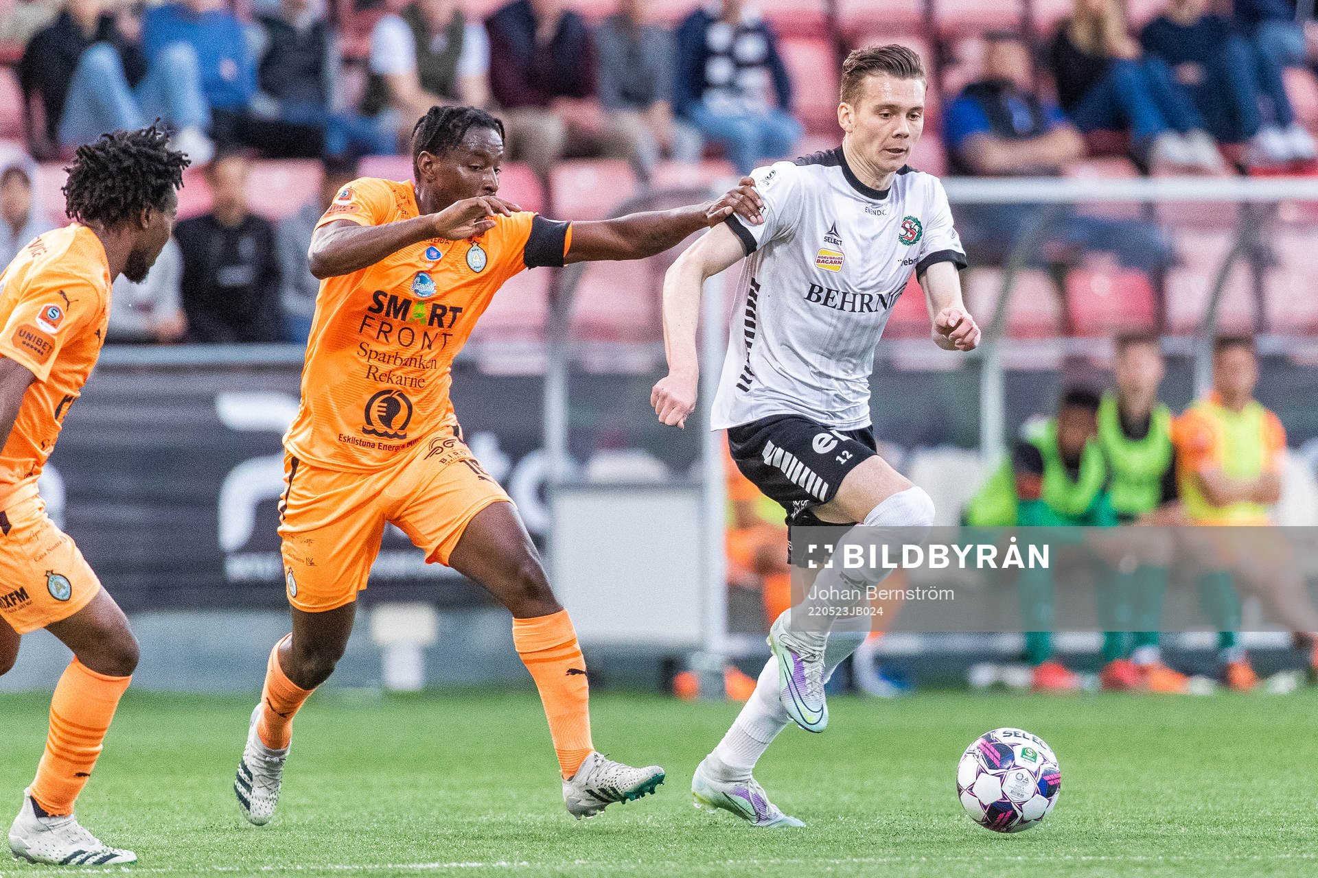 AFC Eskilstunas York Rafael och Örebros Jake Larsson