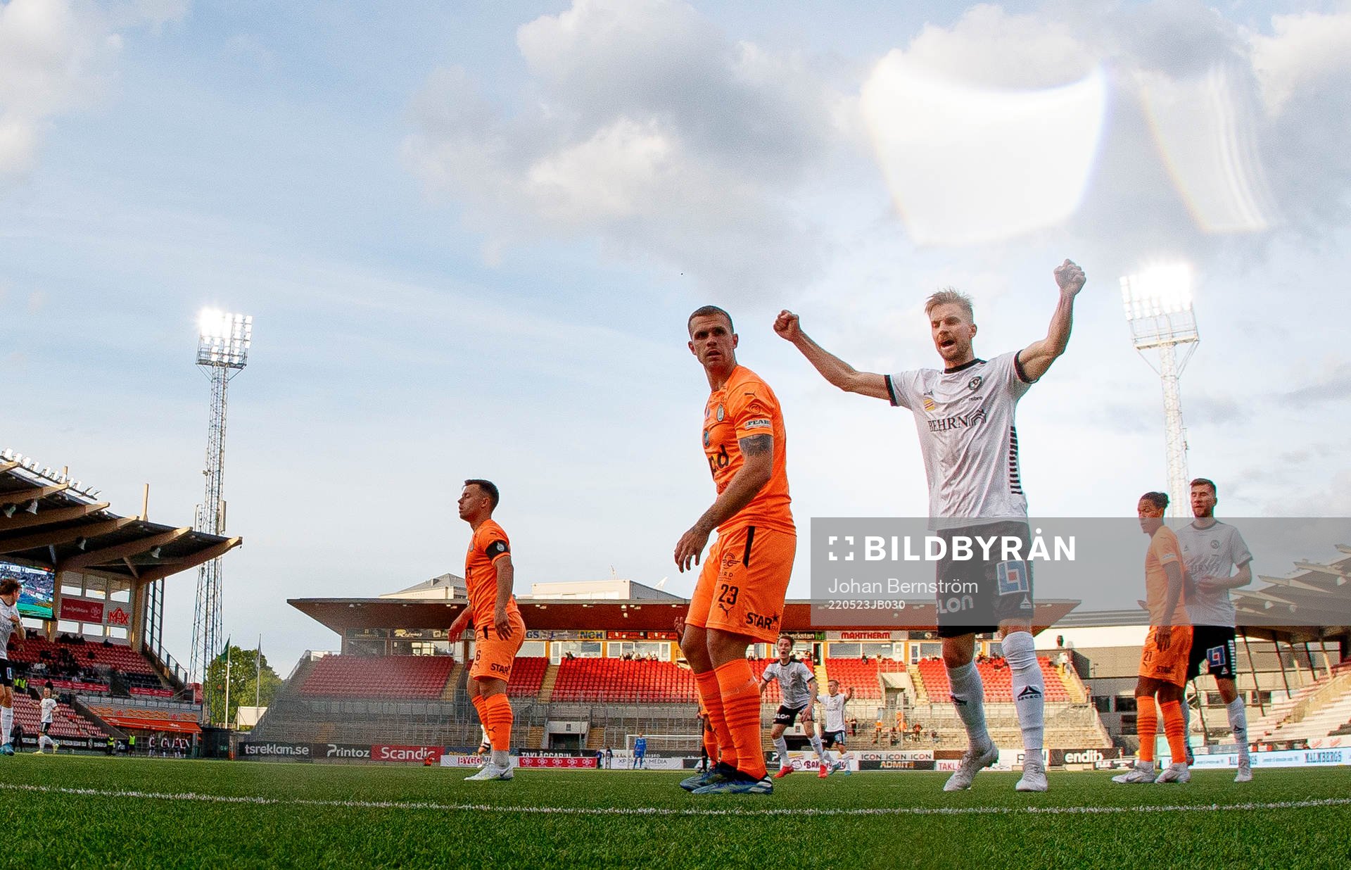 Örebros Erik Björndahl jublar vid 1-0