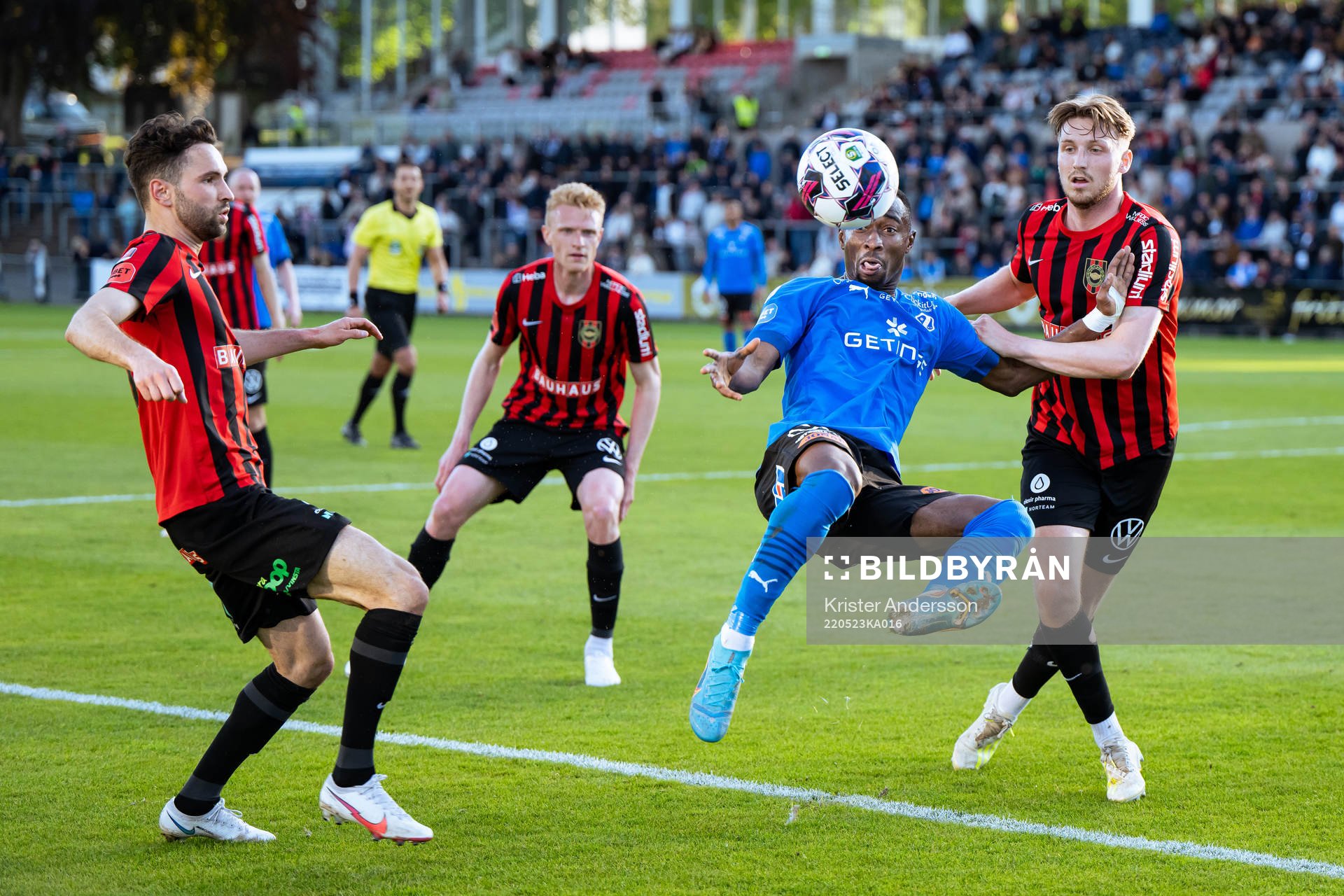 Halmstads Sadat Karim och Brommapojkarnas Amadeus Sögaard