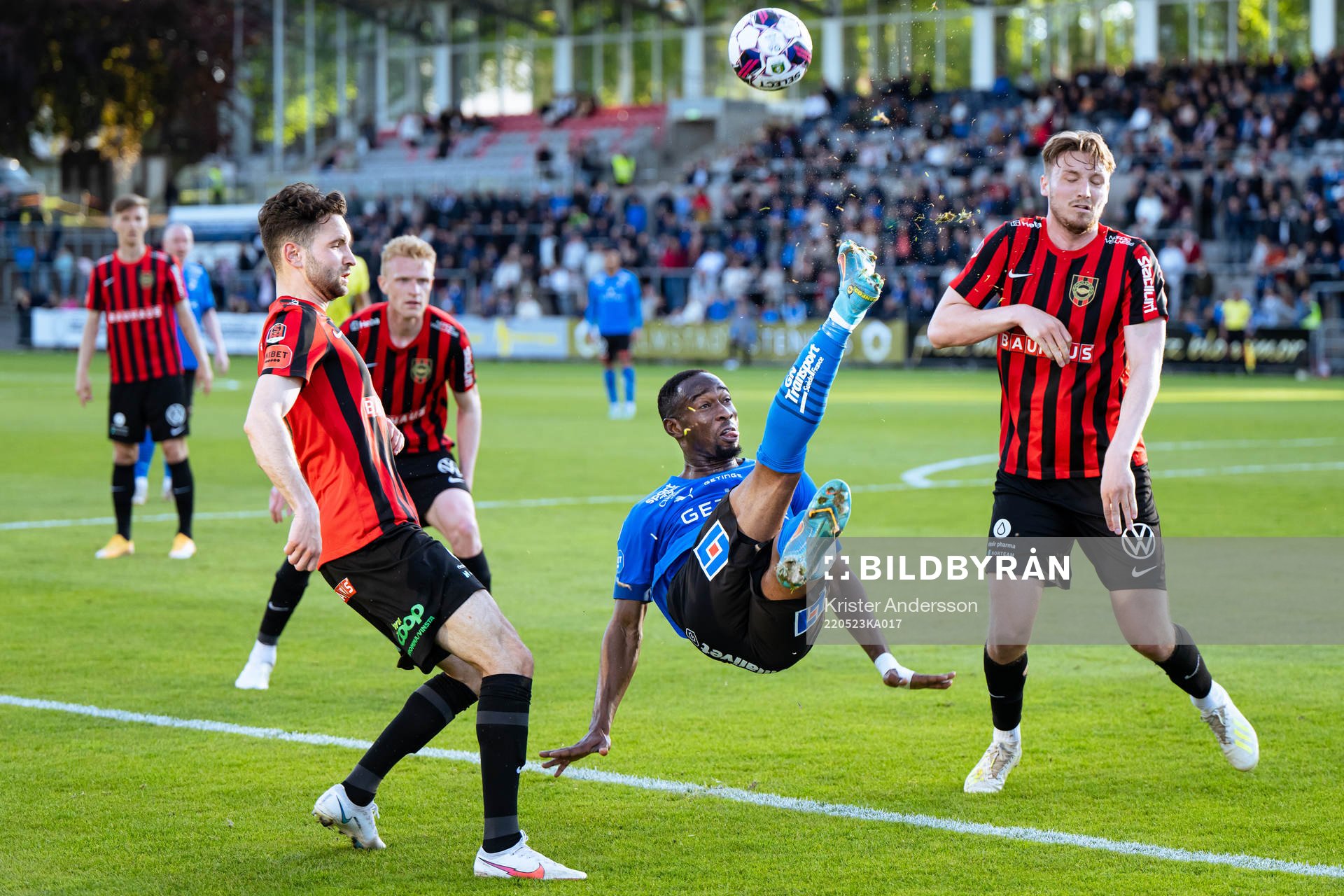 Halmstads Sadat Karim och Brommapojkarnas Amadeus Sögaard