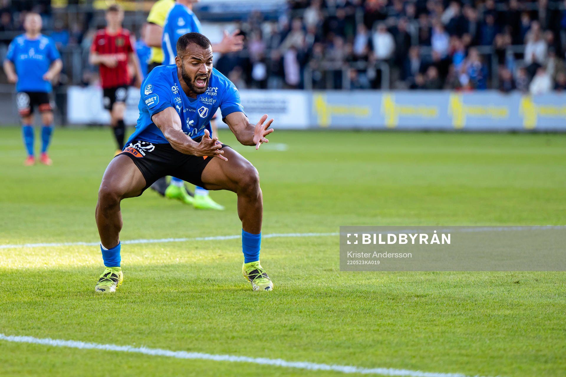 Halmstads Phil Ofosu-Ayeh reagerar