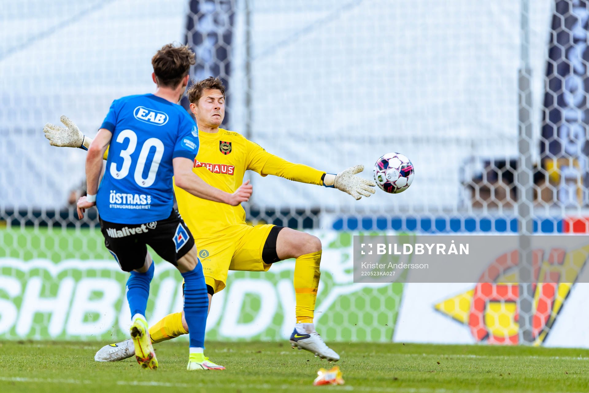 Halmstads Alexander Johansson gör 2-0 på Brommapojkarnas