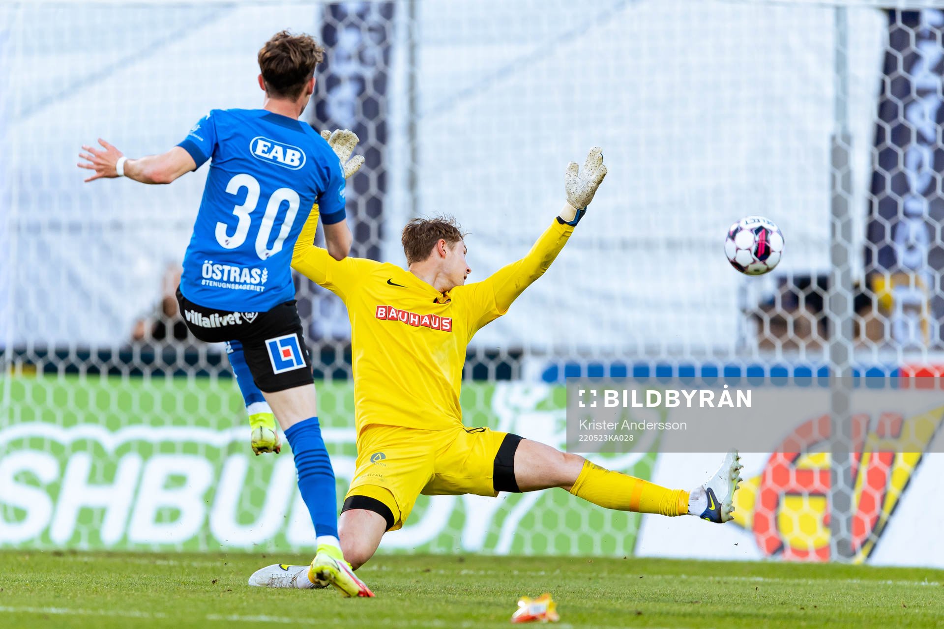 Halmstads Alexander Johansson gör 2-0 på Brommapojkarnas