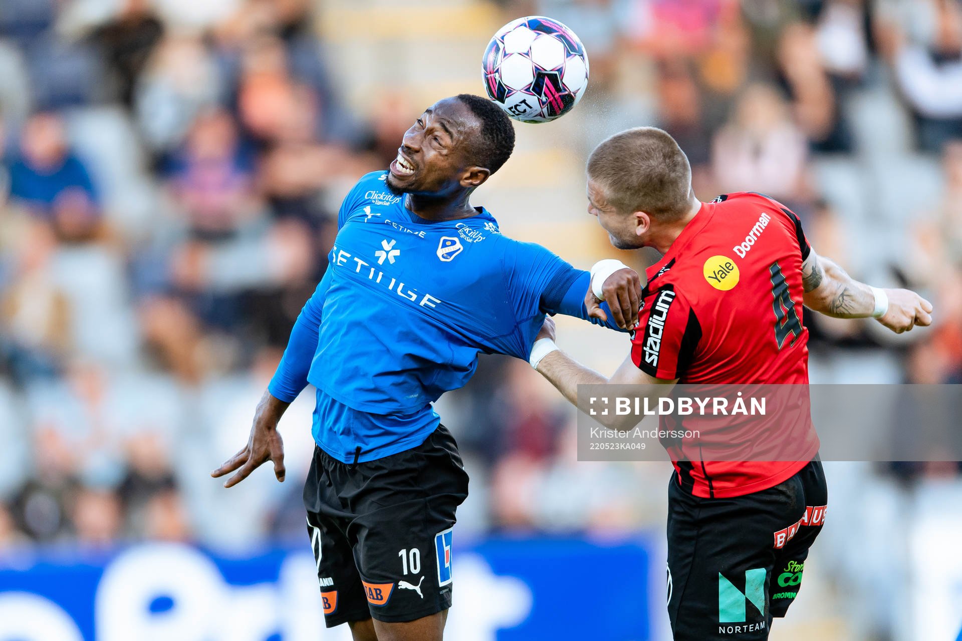 Halmstads Sadat Karim och Brommapojkarnas Amadeus Sögaard