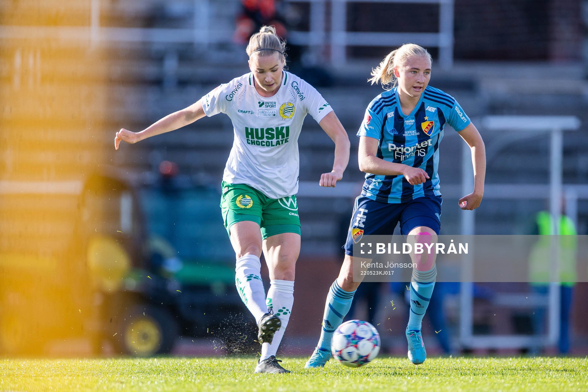 Hammarbys Eva Nyström och Djurgårdens Sara Olai