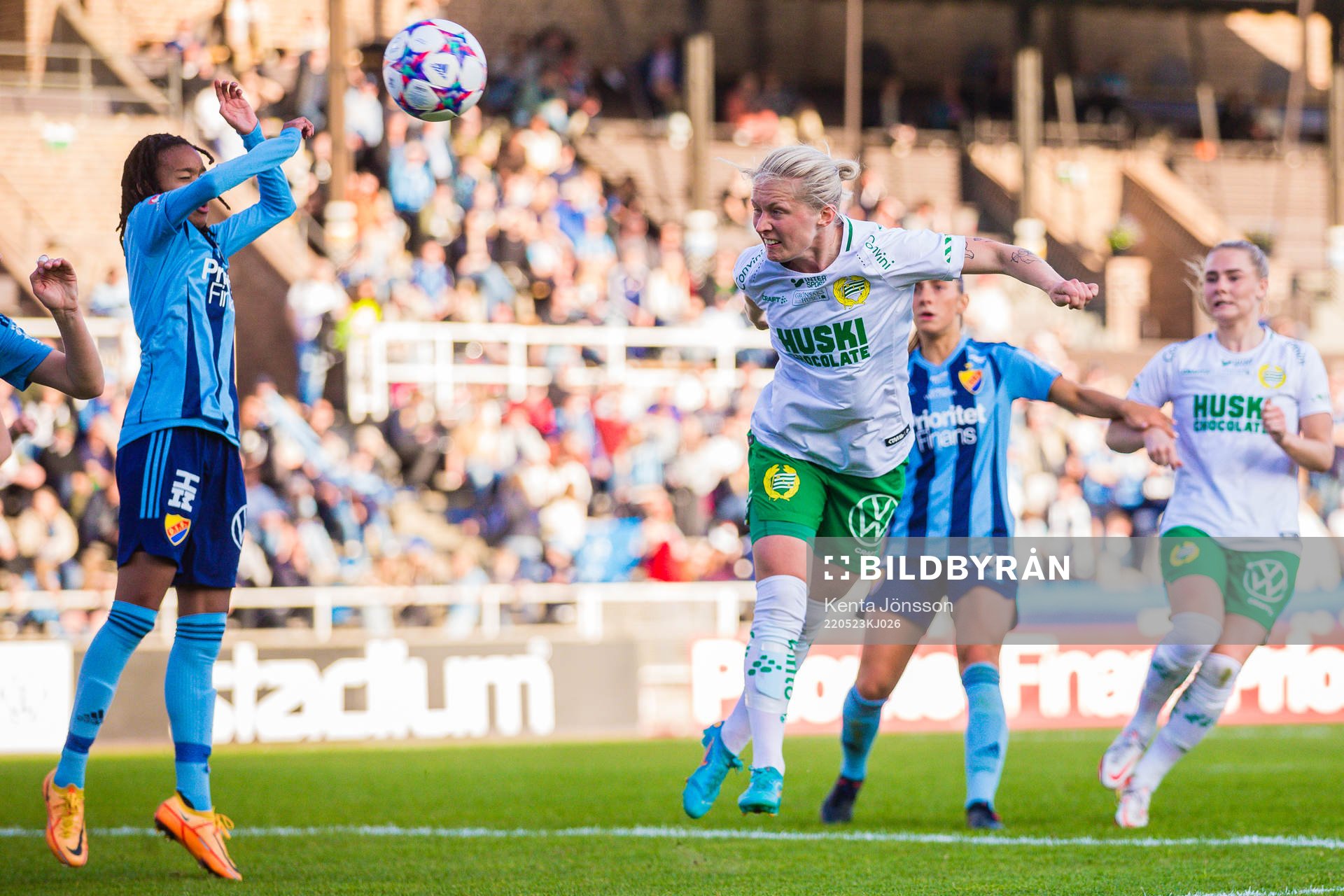 Djurgårdens Linda Maserame Motlhalo och Hammarbys Emilia