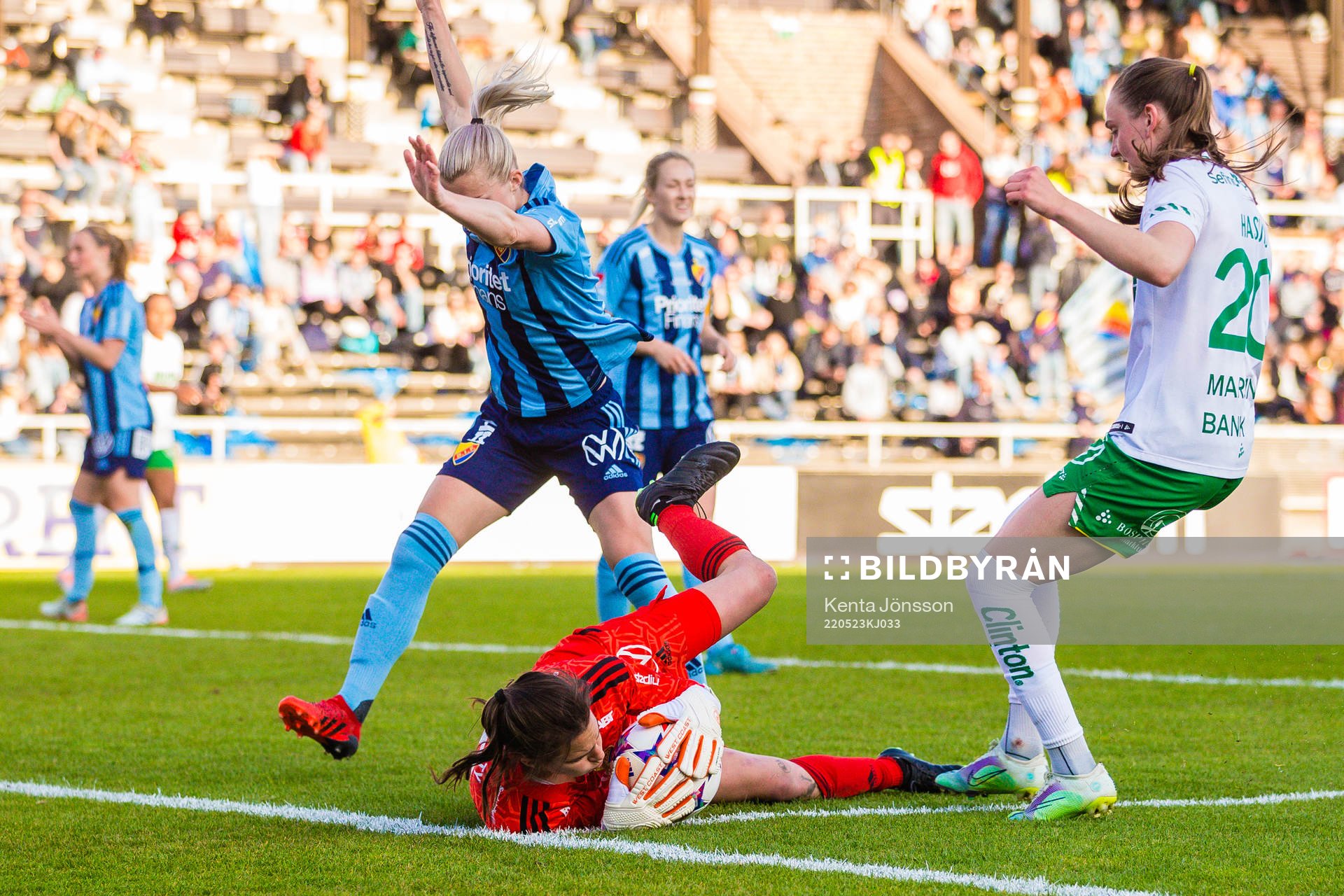 Djurgårdens målvakt Kelsey Daugherty och Emelie Lövgren