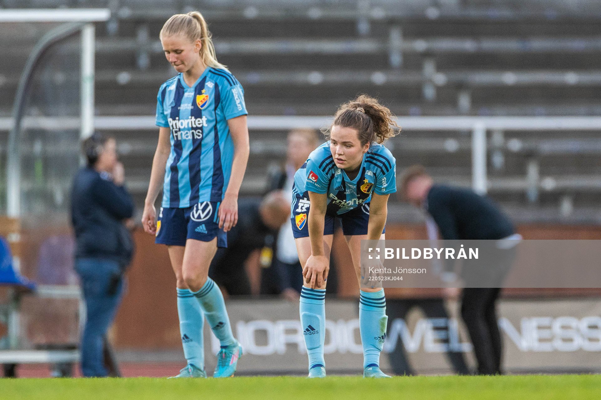 Djurgårdens Nellie Lilja och Julia Walentowicz deppar