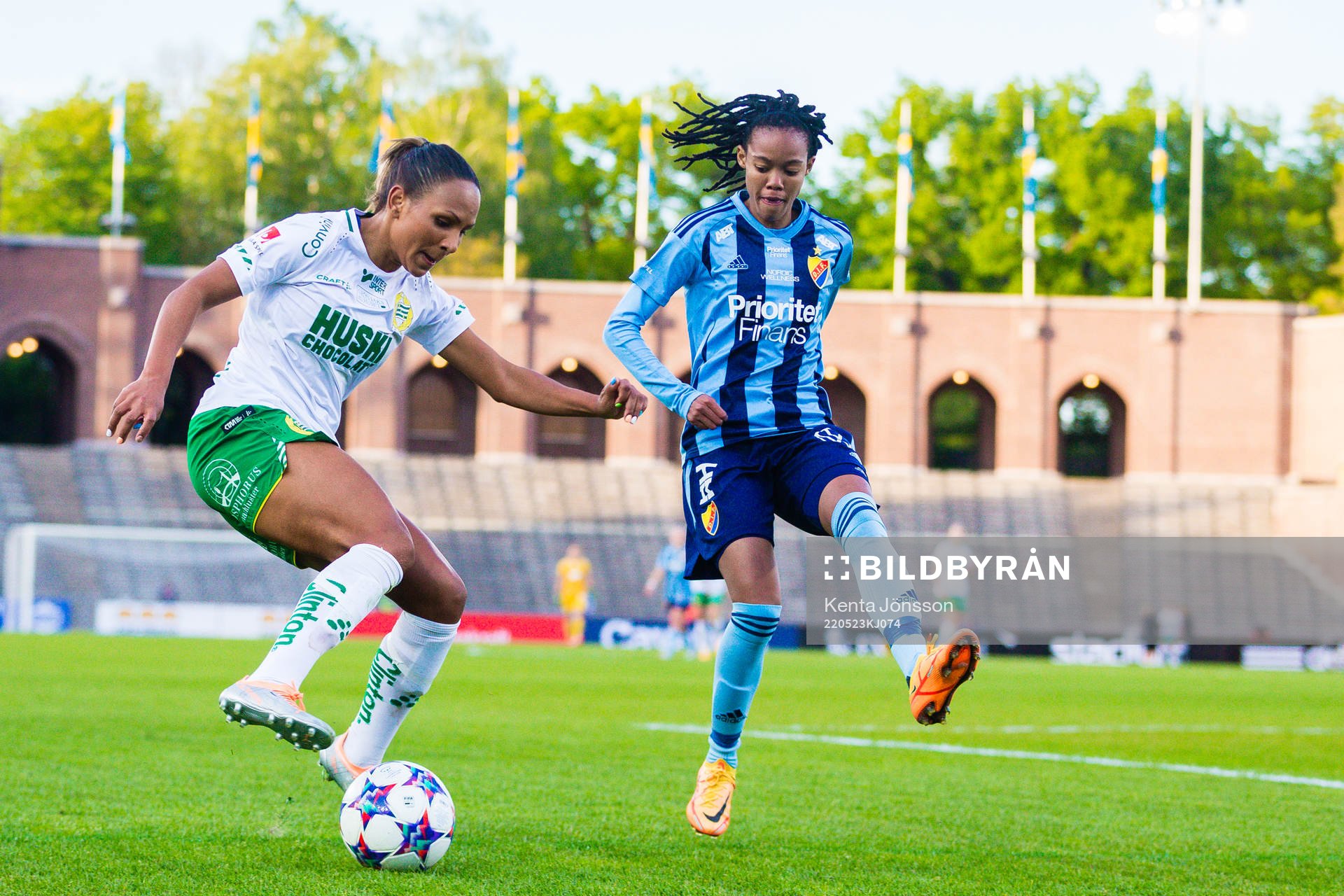 Hammarbys Madelen Janogy och Djurgårdens Linda Maserame