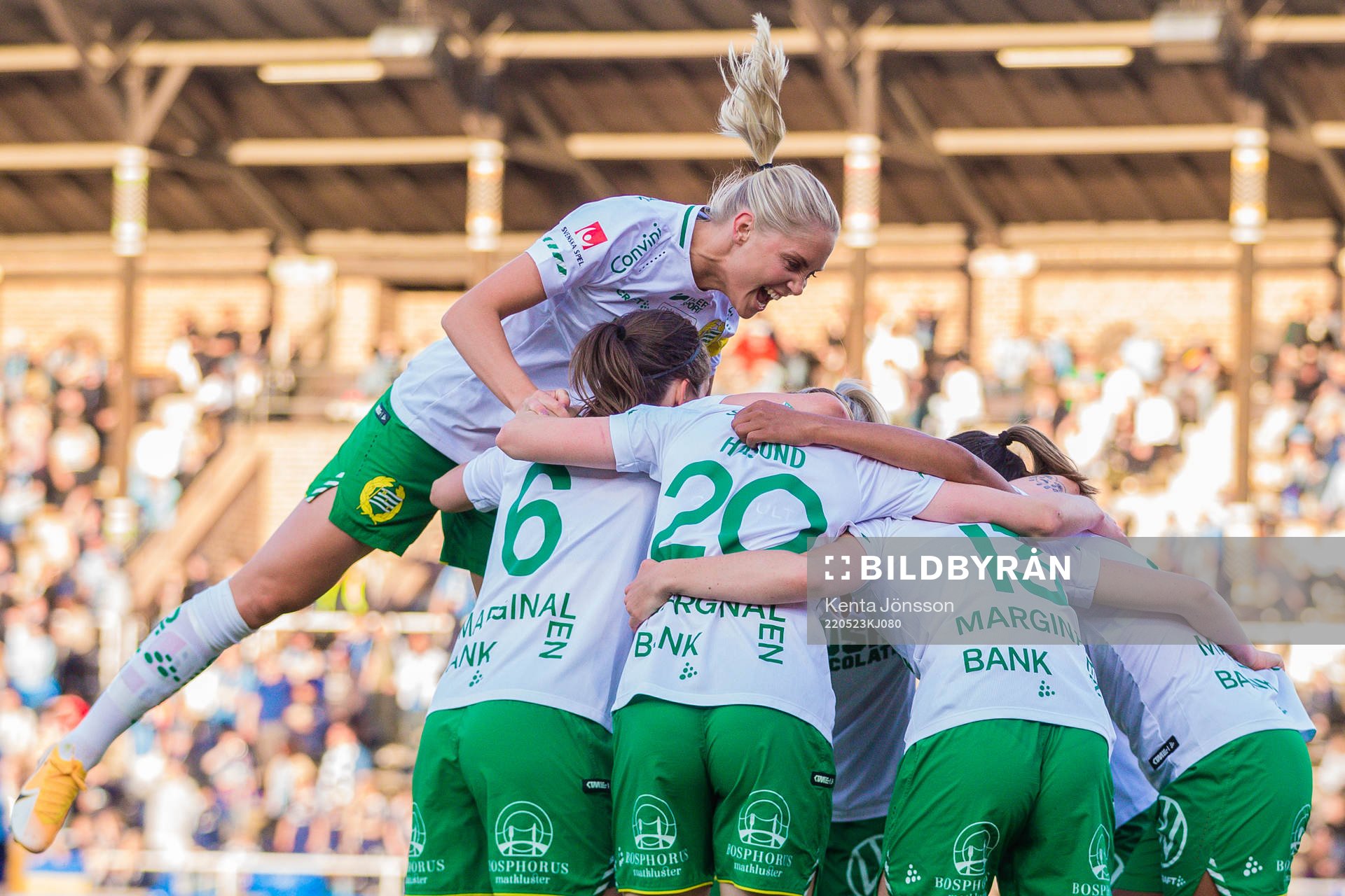 Hammarbys Vilde Hasund jublar med Alice Carlsson