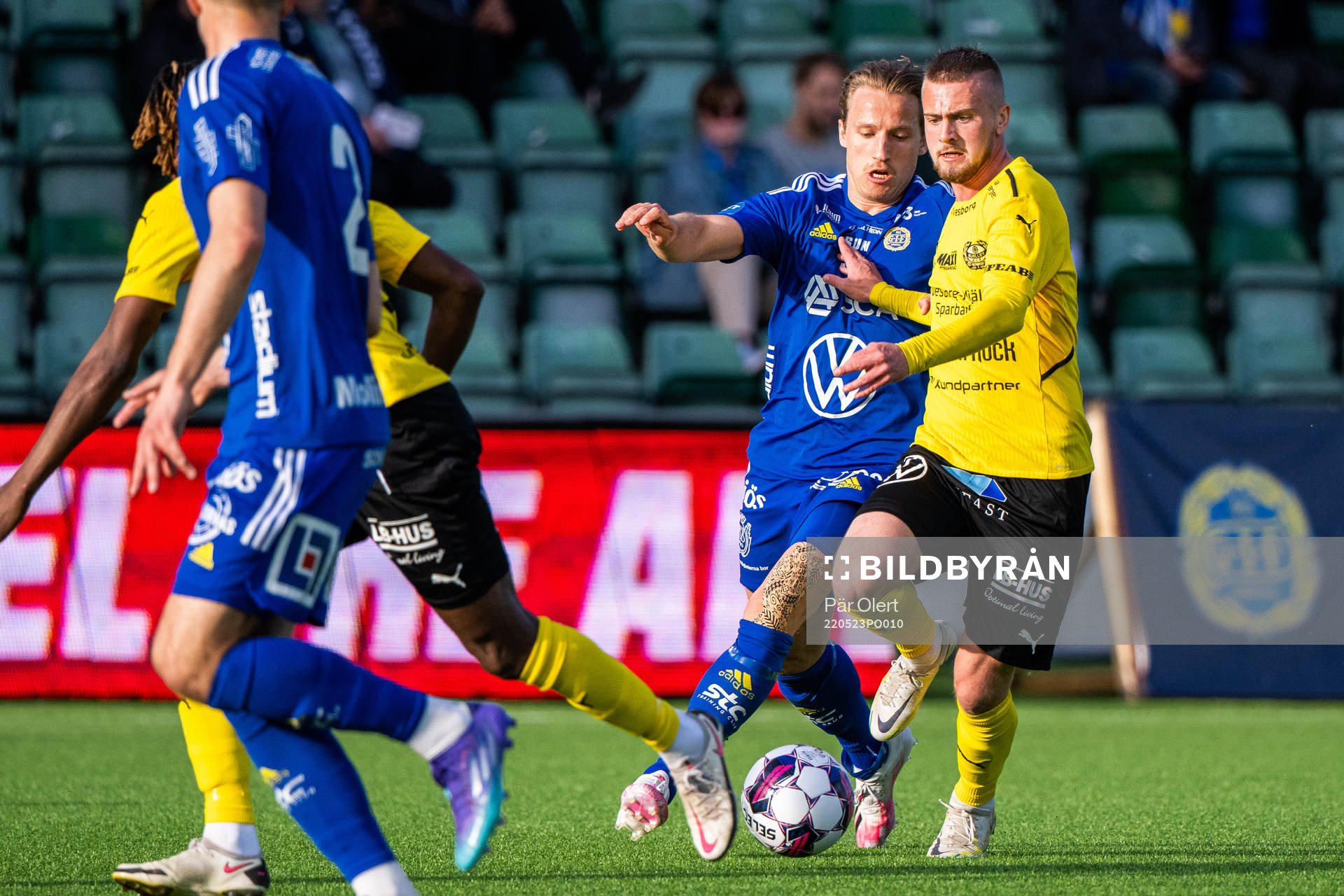 Sundsvalls Daniel Stensson och Mjällbys Albin Mörfelt