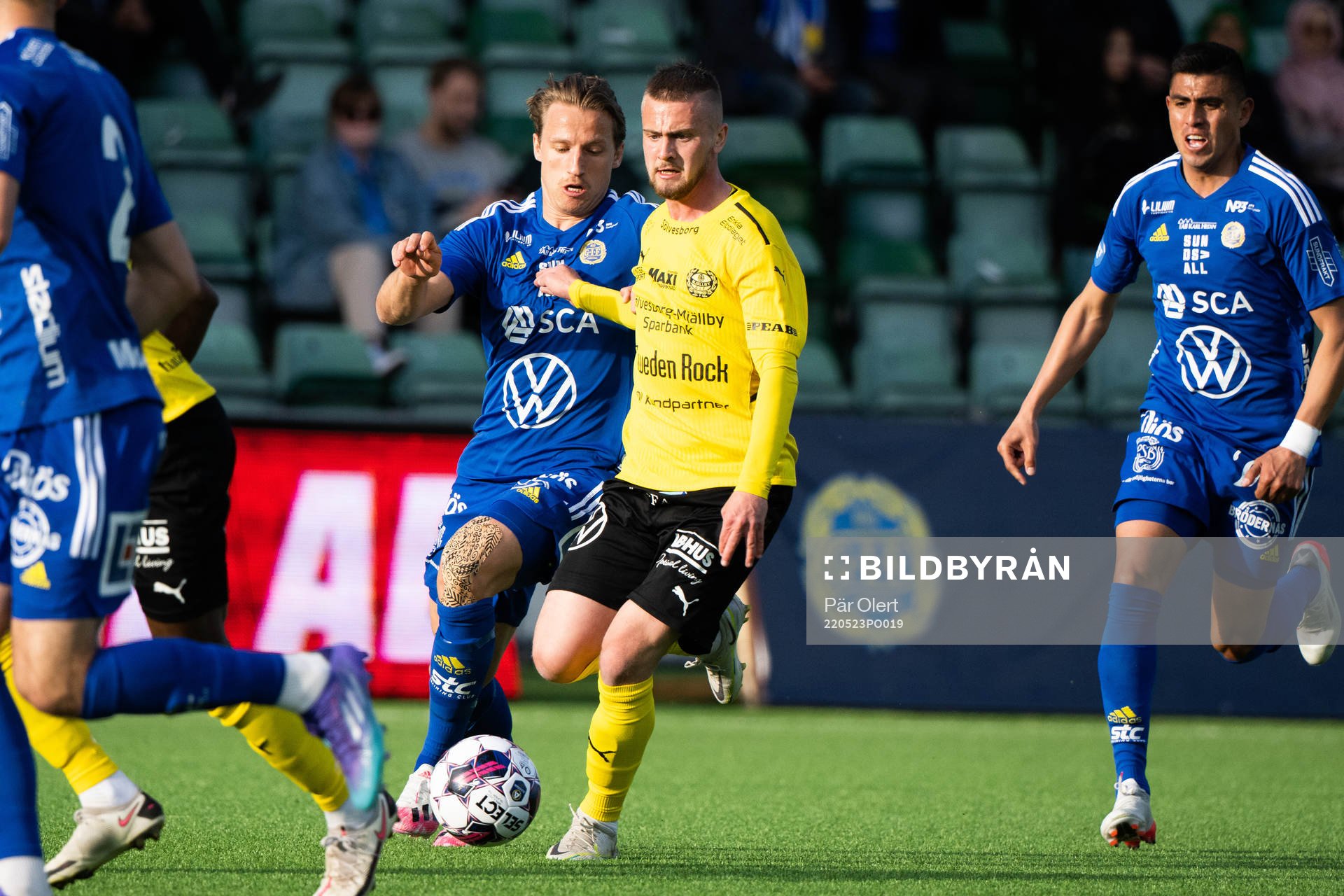 Sundsvalls Daniel Stensson och Mjällbys Albin Mörfelt