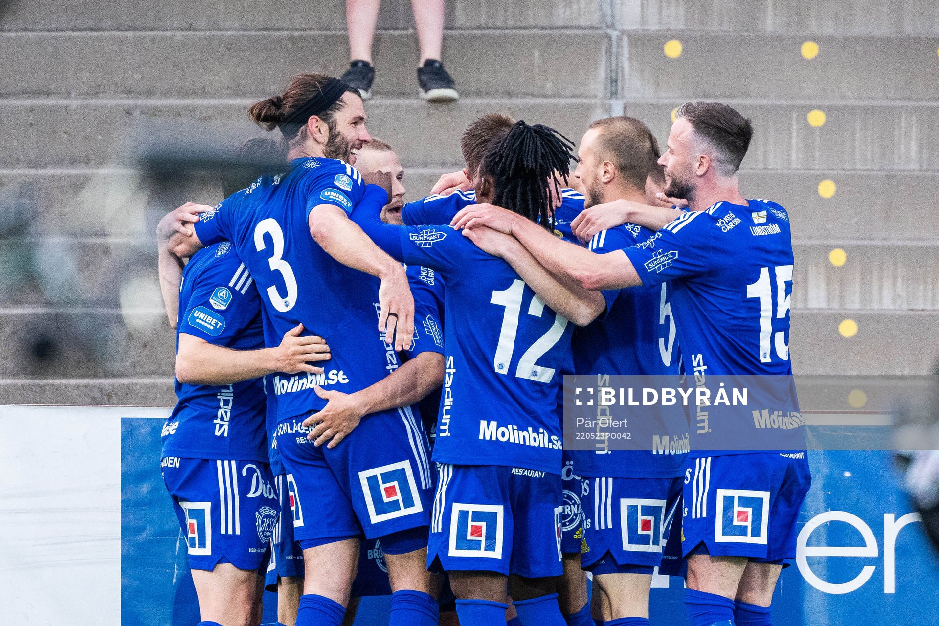 Sundsvalls Erik Andersson jublar med lagkamrater