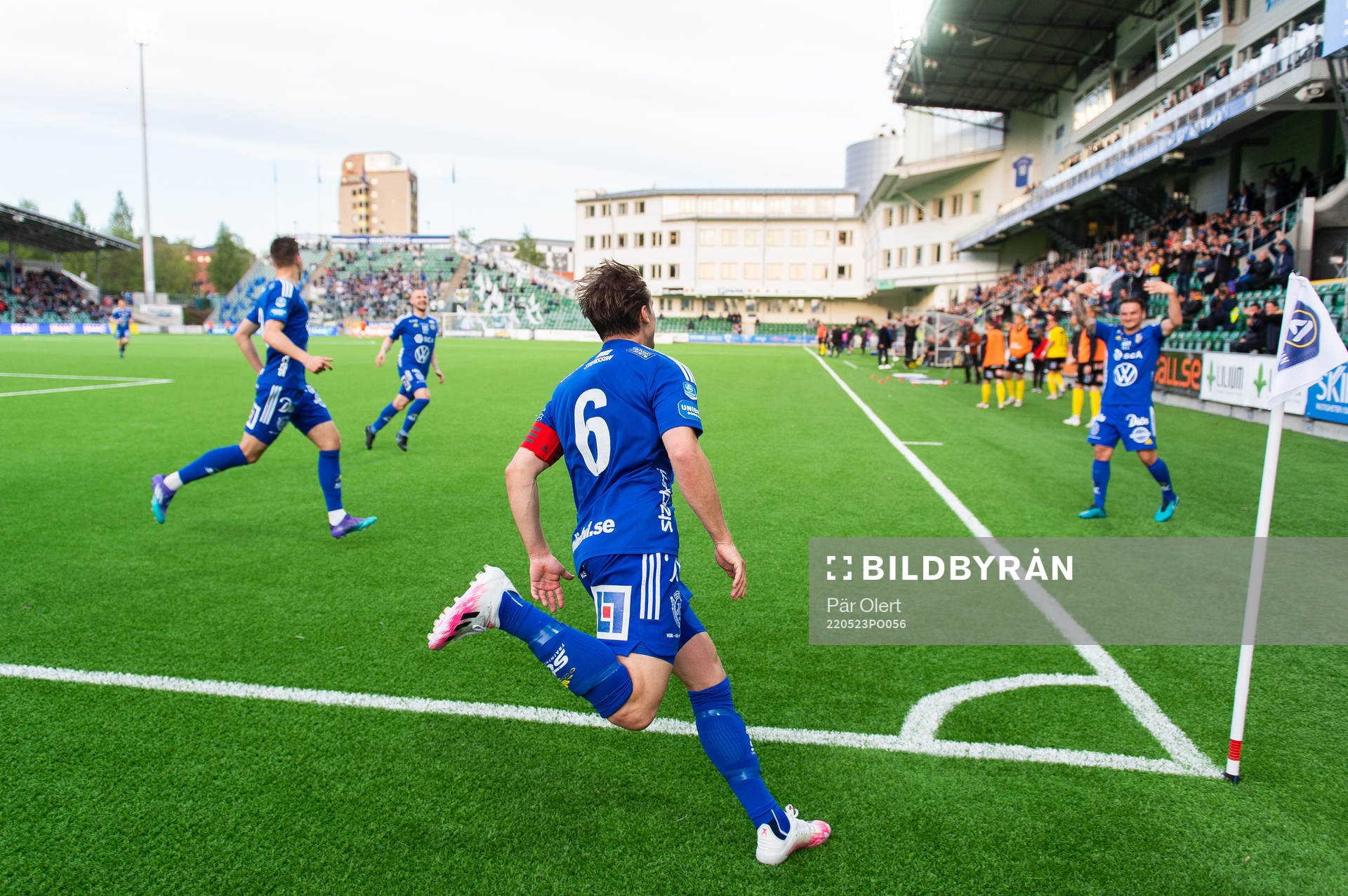 Sundsvalls Daniel Stensson jublar efter 1-0 under fotbollsmatchen i Allsvenskan mellan GIF Sundsvall och Mjällby den 23 maj 2022 i Sundsvall. 