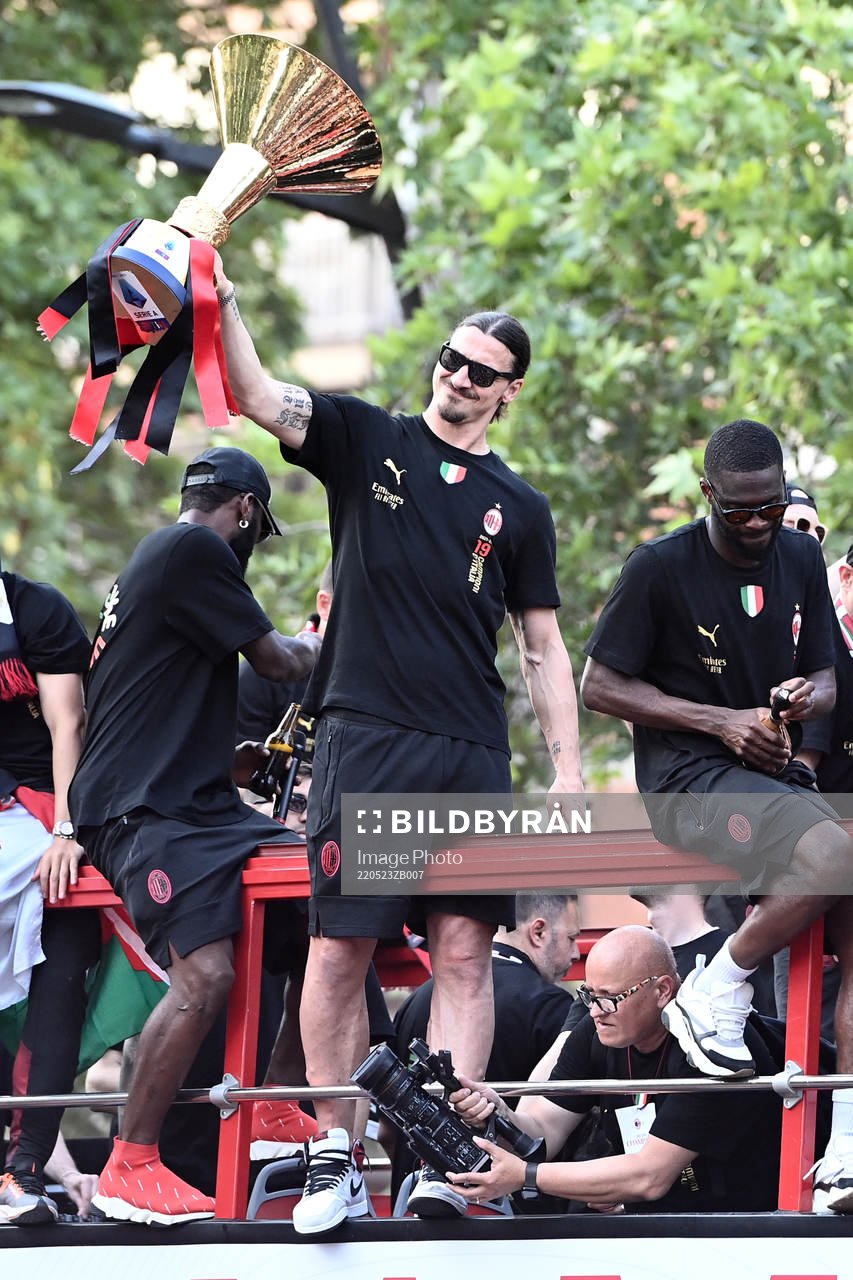 Zlatan Ibrahimovic of Milan celebrates