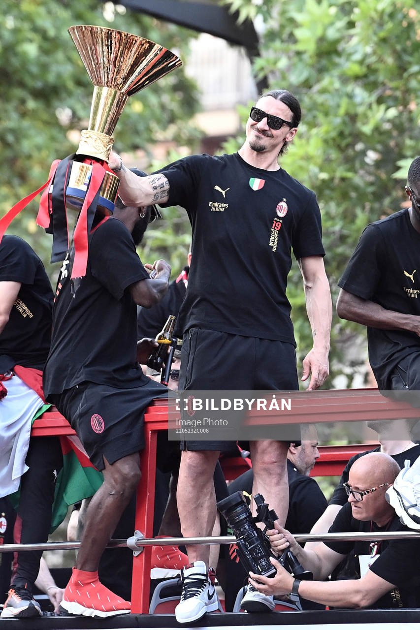 Zlatan Ibrahimovic of Milan celebrates