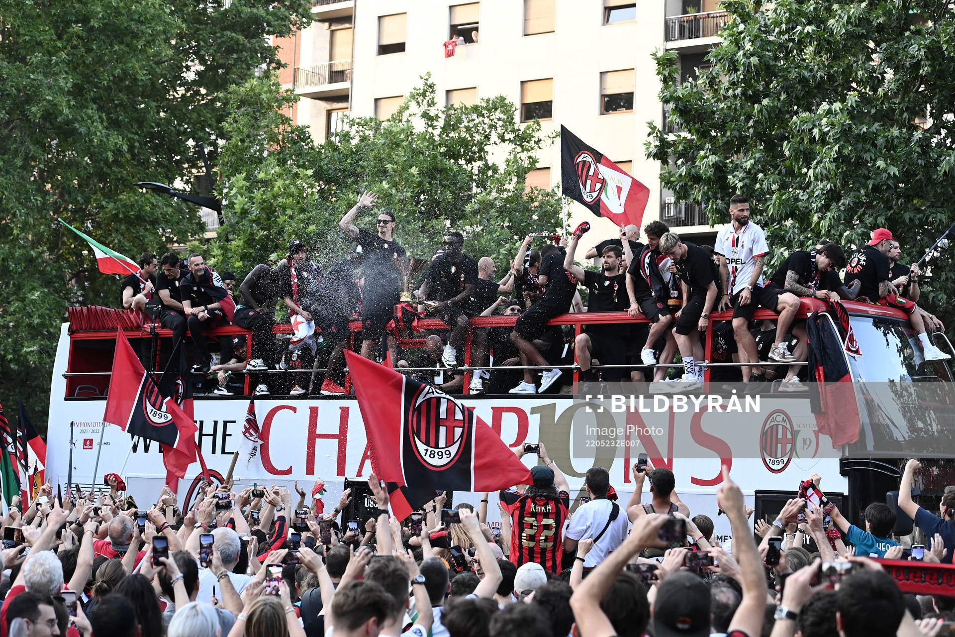 Zlatan Ibrahimovic of Milan celebrates with team mates