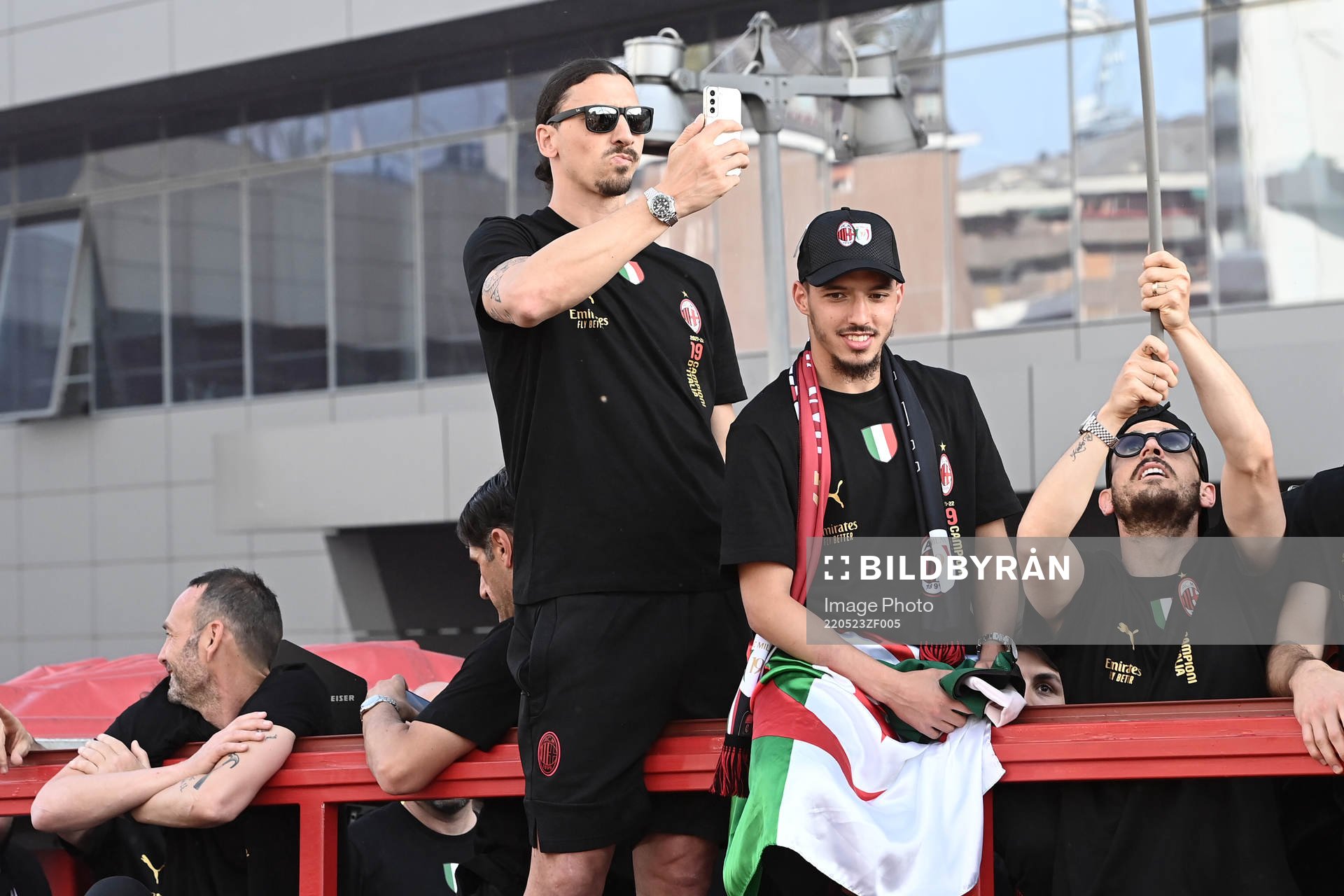 Zlatan Ibrahimovic and Ismael Bennacer of Milan celebrate