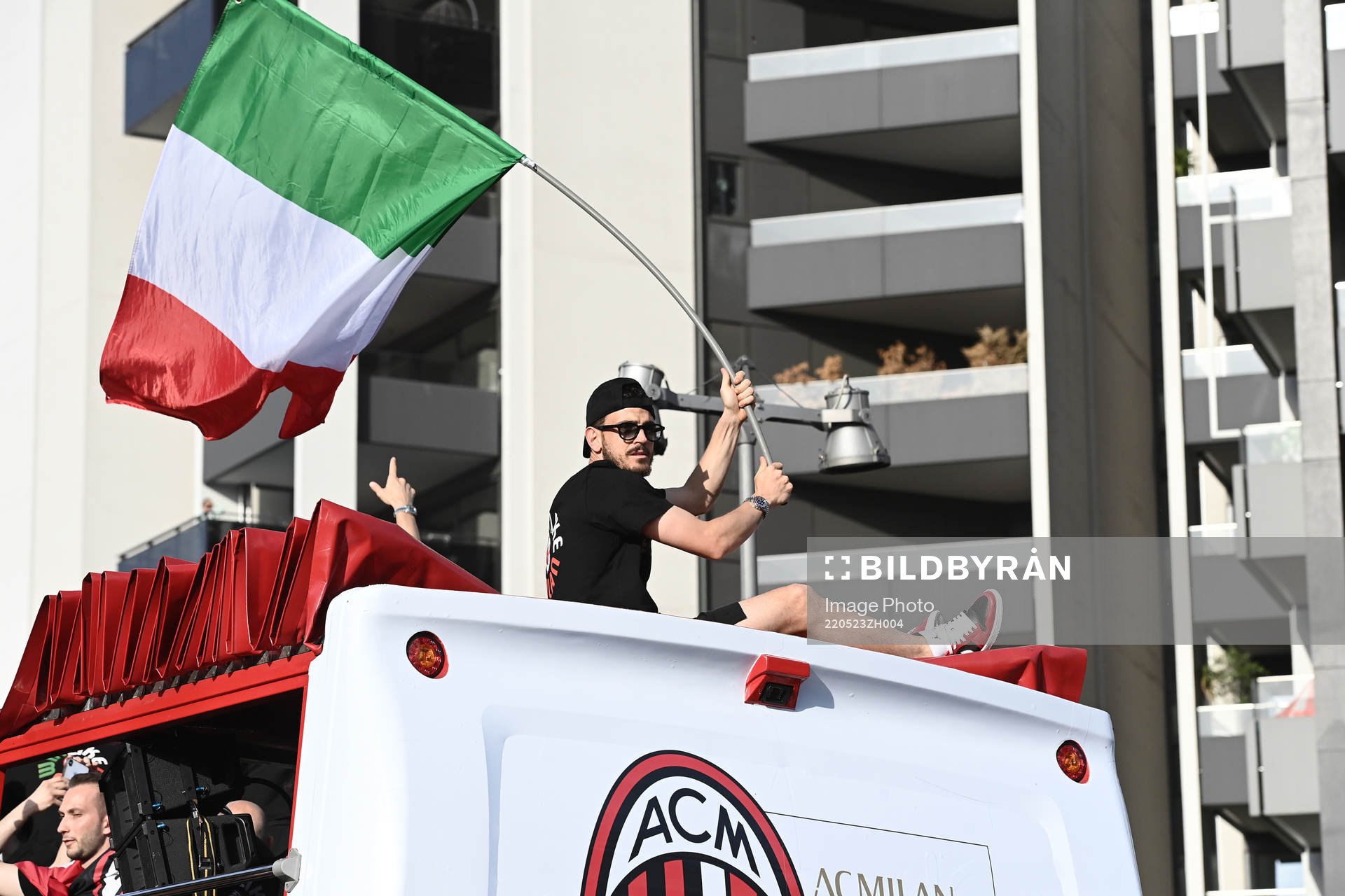 Alessandro Florenzi of Milan celebrates