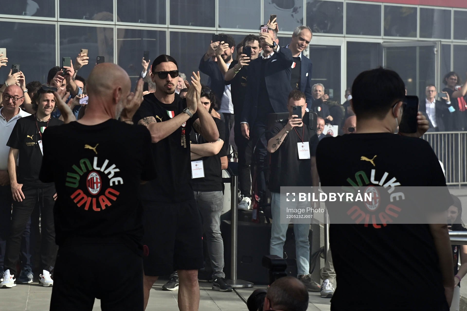 Zlatan Ibrahimovic of Milan celebrates