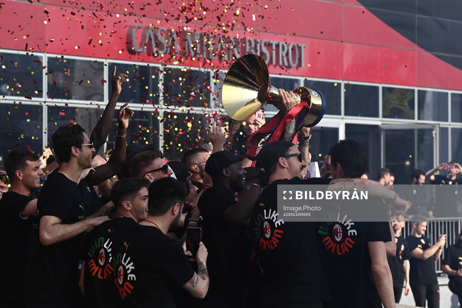 Zlatan Ibrahimovic of Milan celebrates