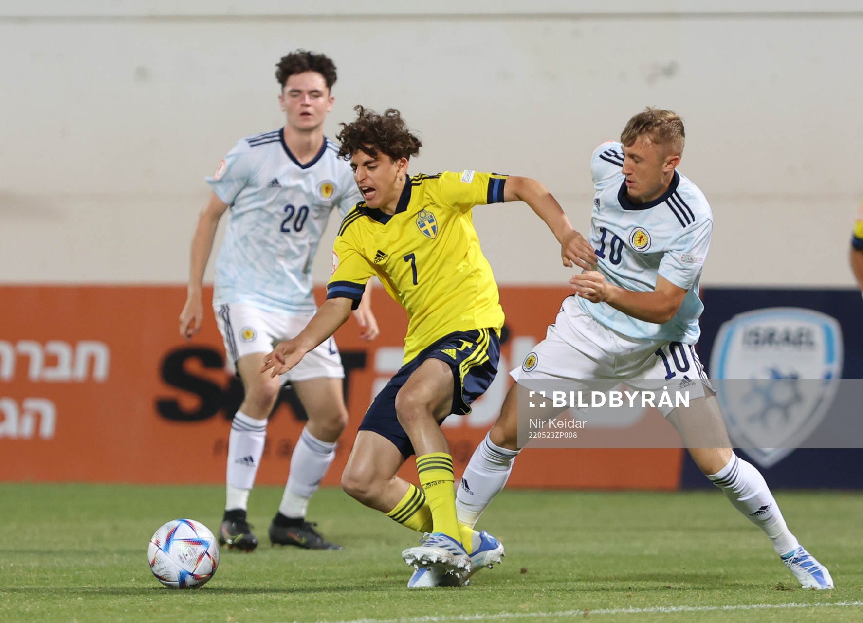 Taha Ayari of Sweden