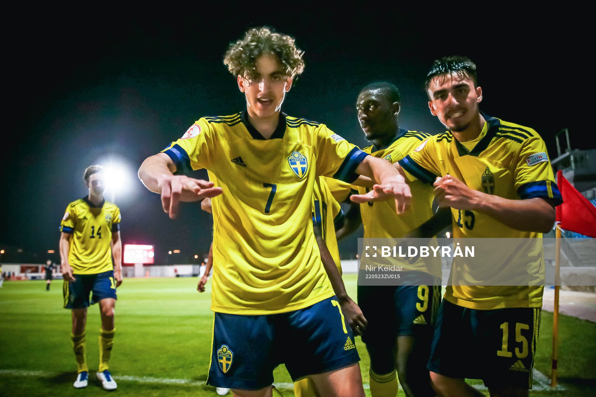 Taha Ayari, Emmanuel Tannor and Alexander Hughes celebrates