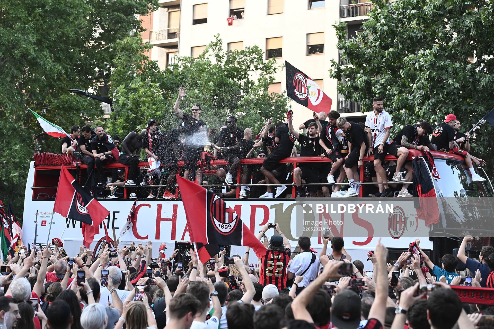 Players of Milan celebrate during the victory parade after winning Serie A on May 23, 2022 in Milan. 