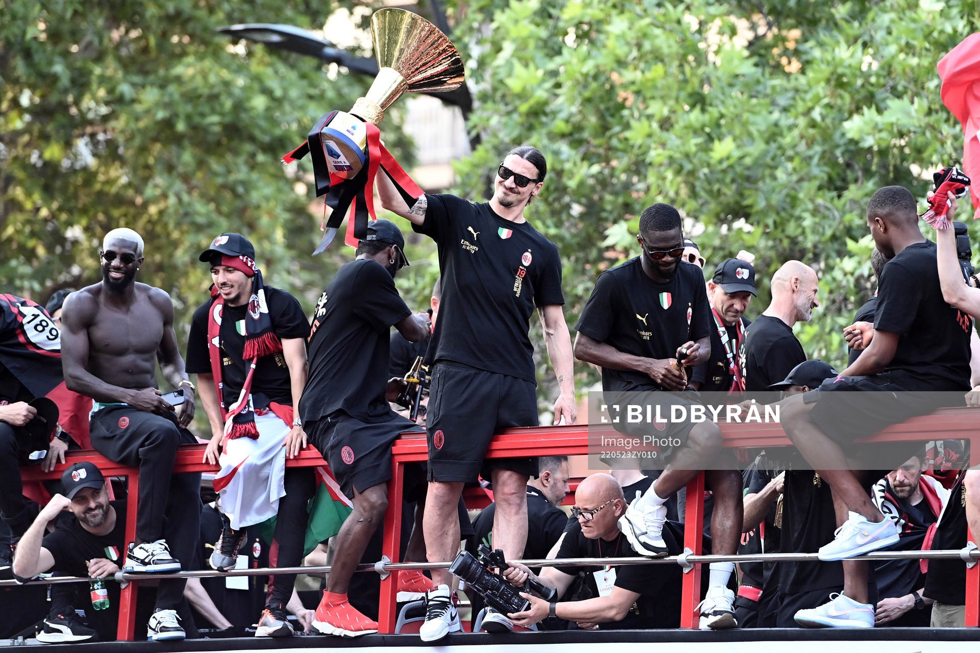 Zlatan Ibrahimovic of Milan celebrates