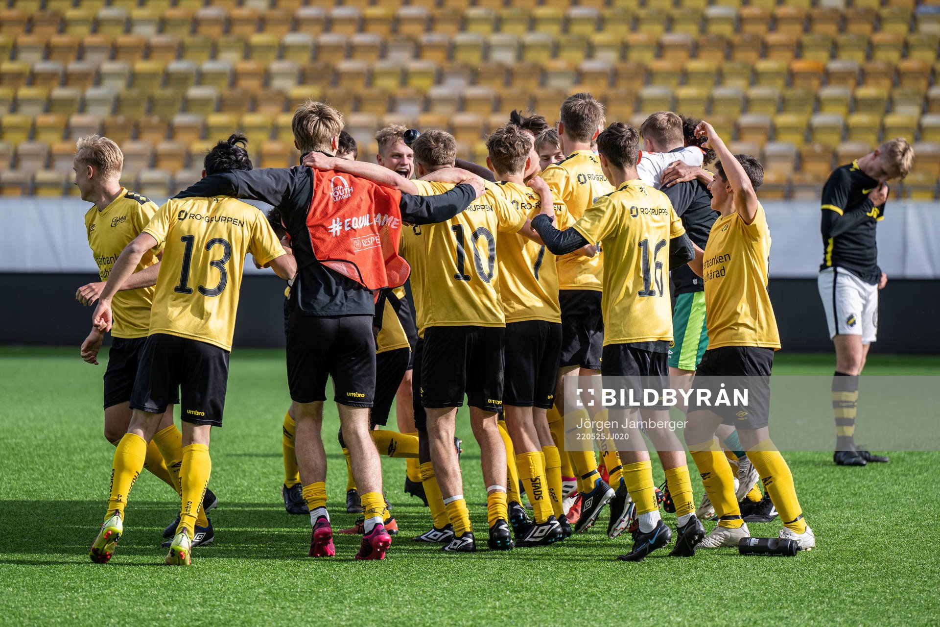 Elfsborgs spelare jublar vid slutsignalen under finalen i Ligacupen P16 mellan Elfsborg och AIK den 25 maj 2022 i Borås. 