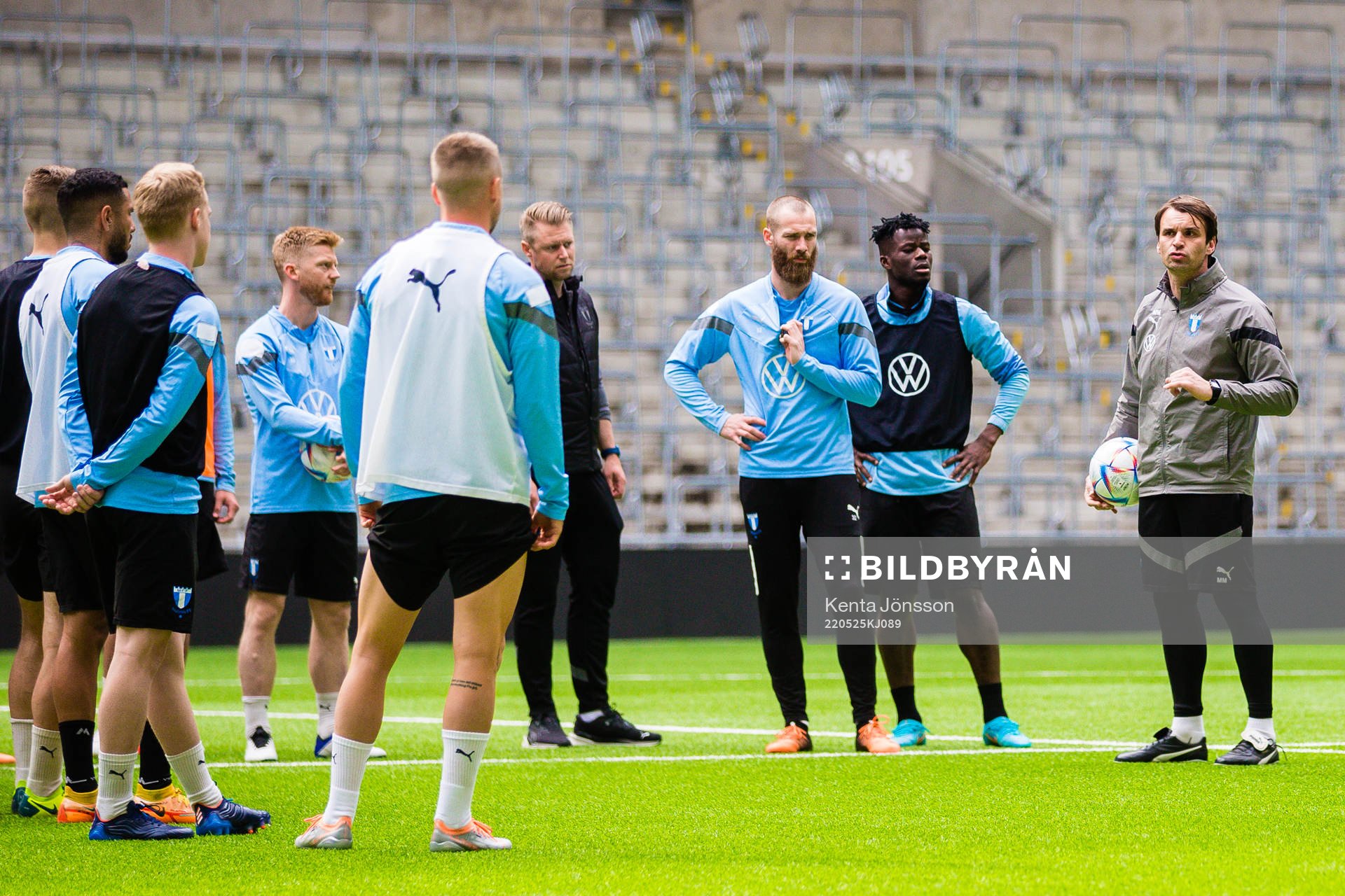 Malmö FFs tränare Milos Milojevic med spelare