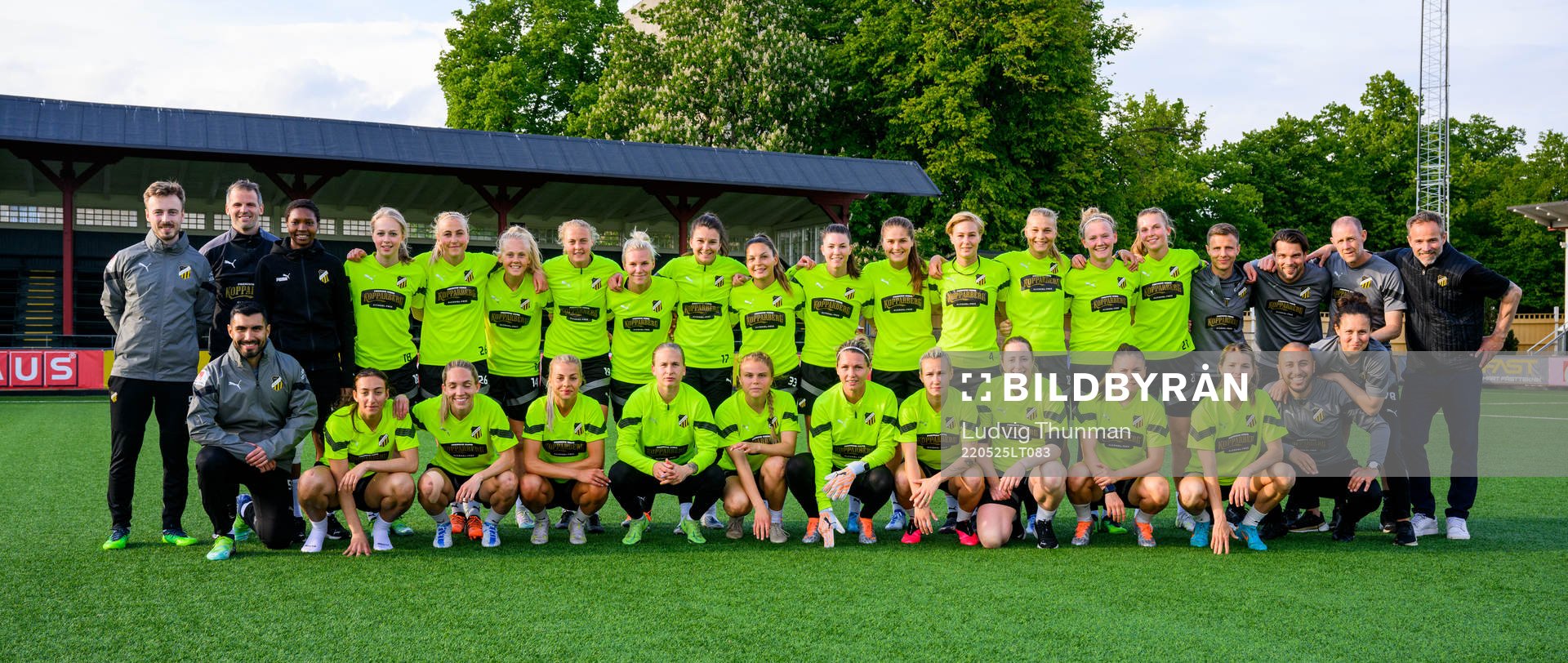 Häckens spelare ställer upp för en lagbild