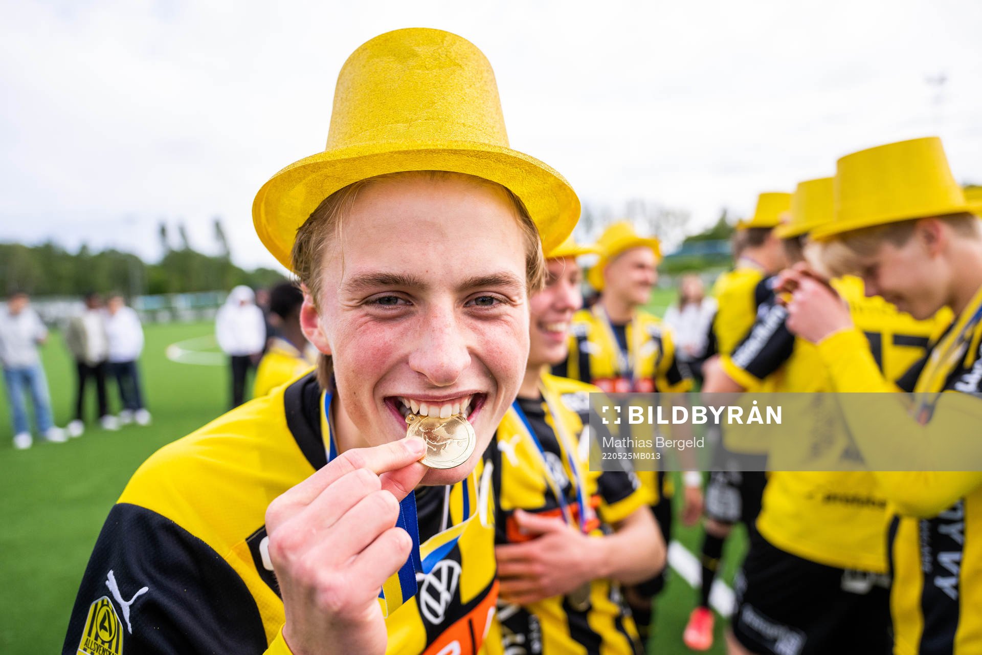 Häckens Sigge Jansson jublar med guldmedaljen