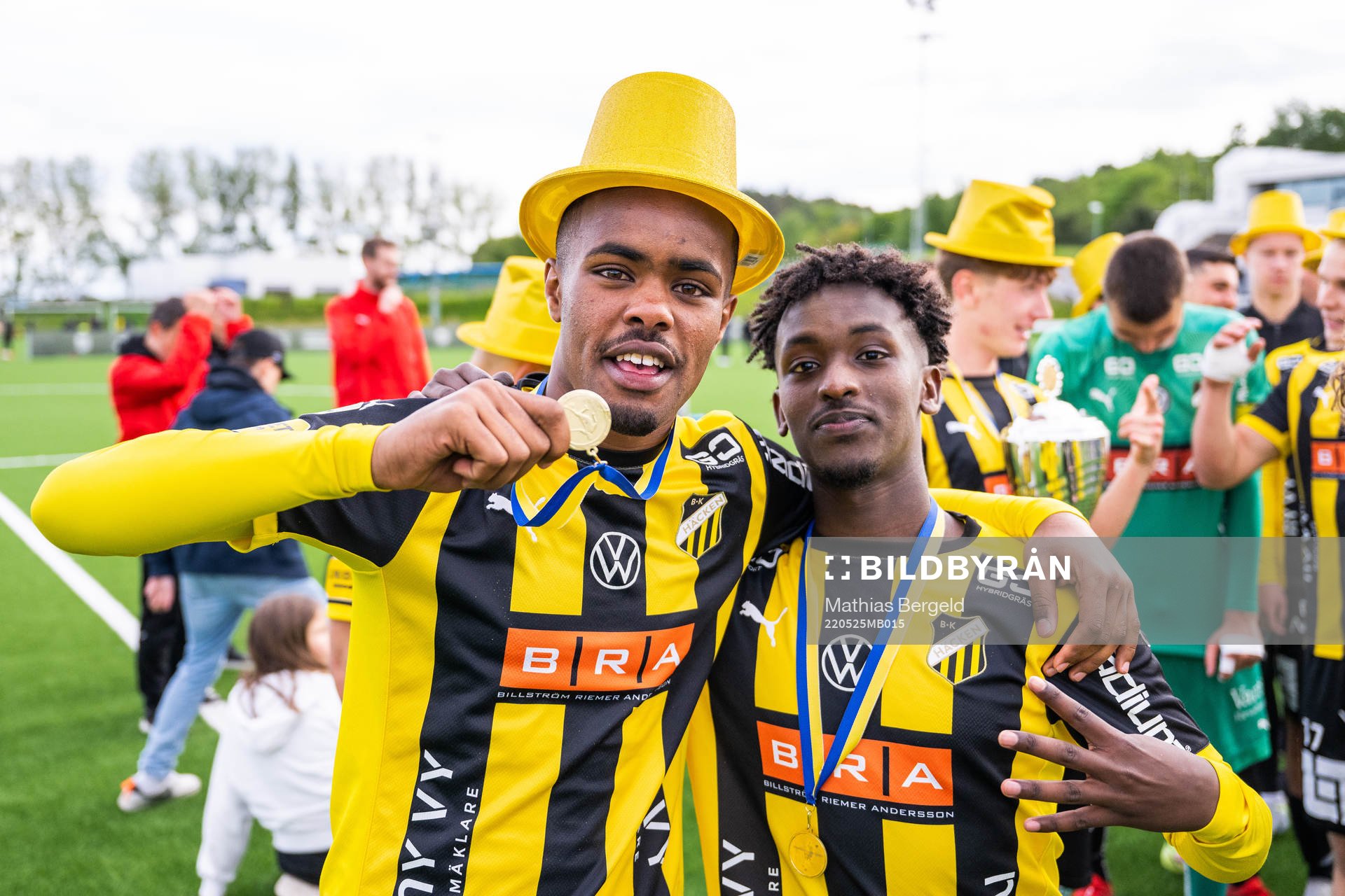 Häckens Abdirazak Mohamed Abdi och Yusuf Nuur jublar med