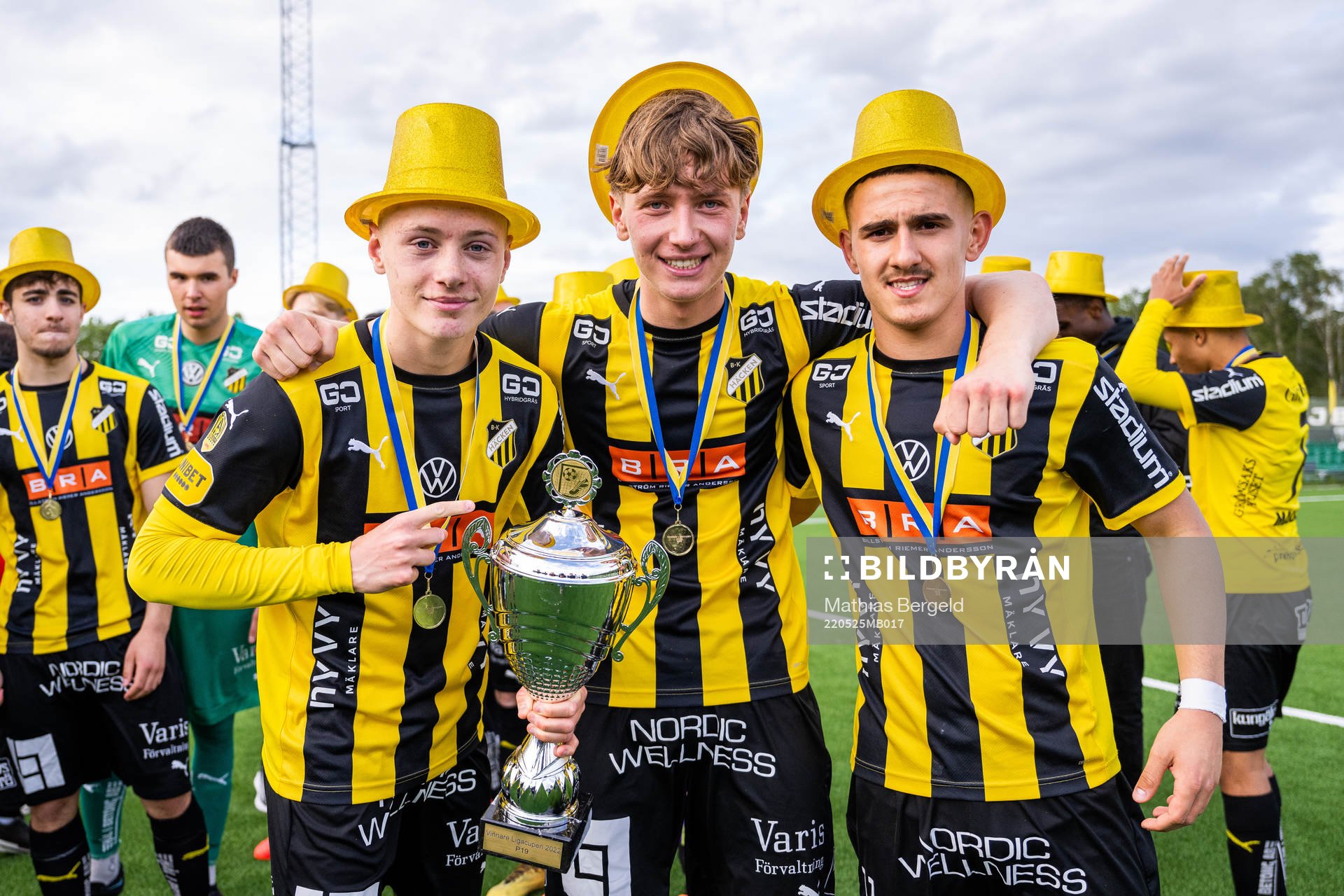 Häckens Oskar Ruuska, Liam Mekic och Semir Bosnic jublar