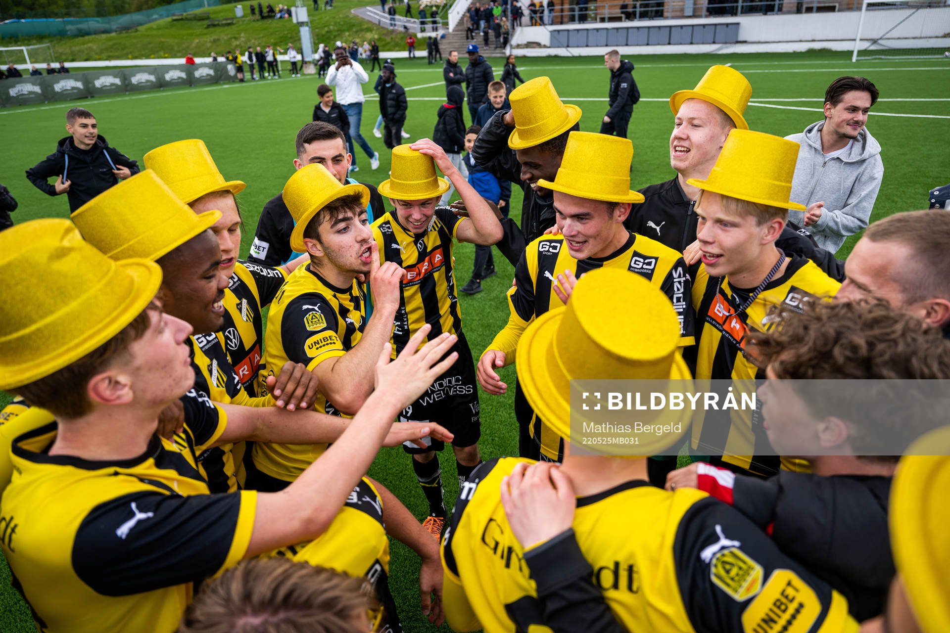 Häckens spelare jublar
