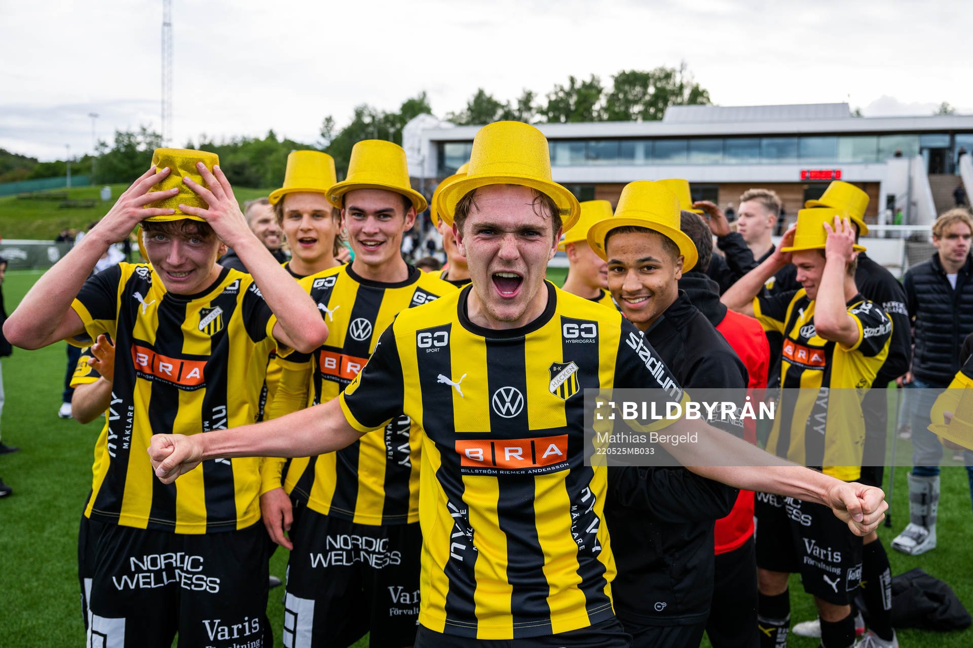 Häckens Charlie Axhede jublar efter finalen i Ligacupen för P19 mellan Häcken och Brommapojkarna den 25 maj 2022 i Göteborg.