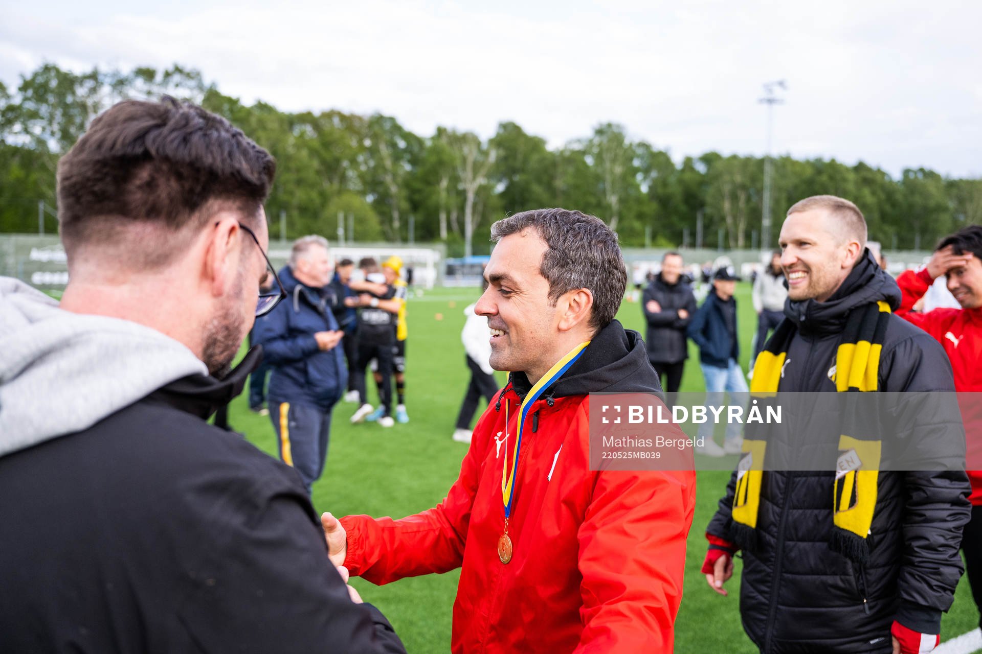 Häckens tränare Hristijan Cvetkovski med guldmedaljen