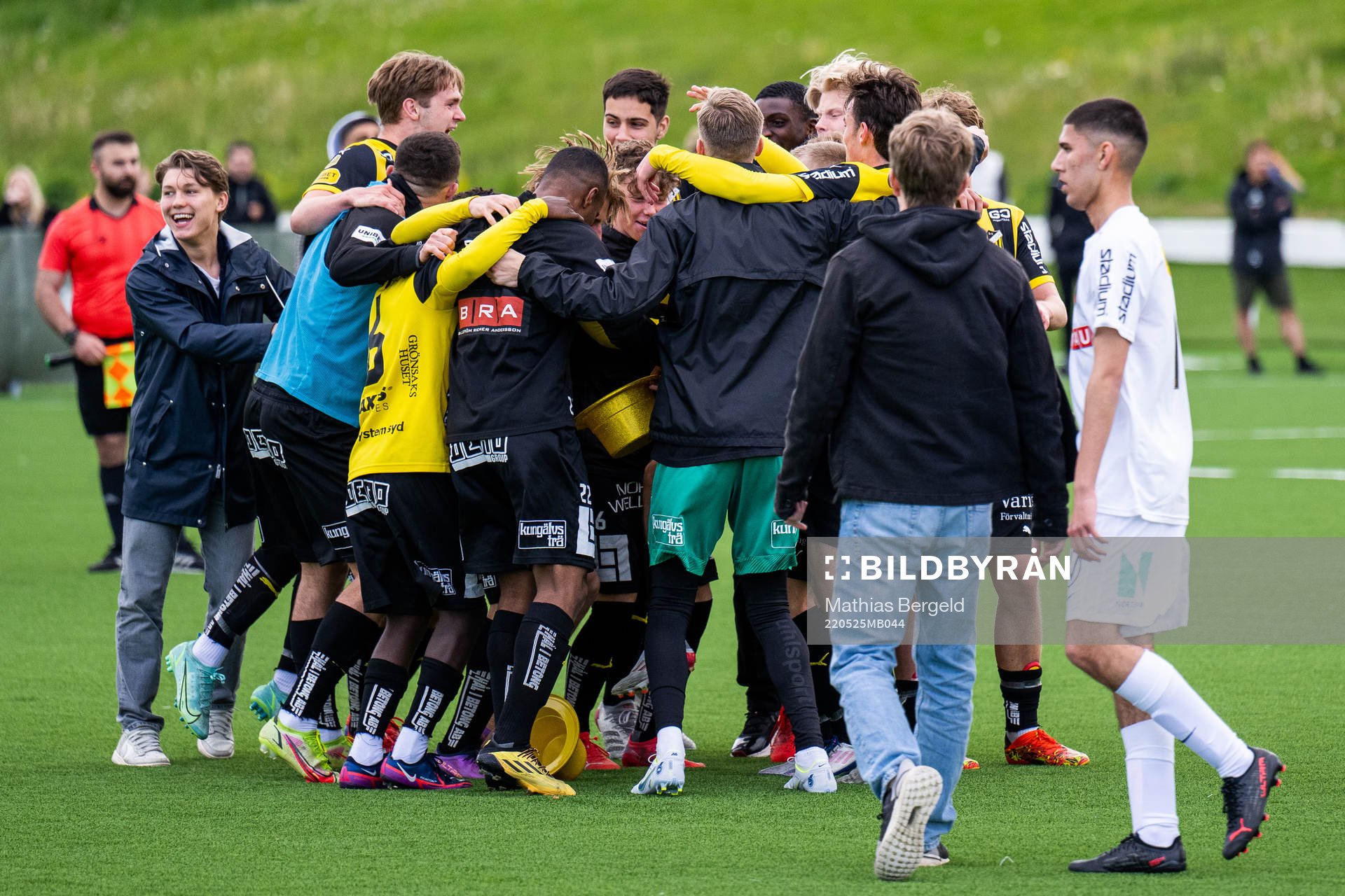 Häckens spelare jublar