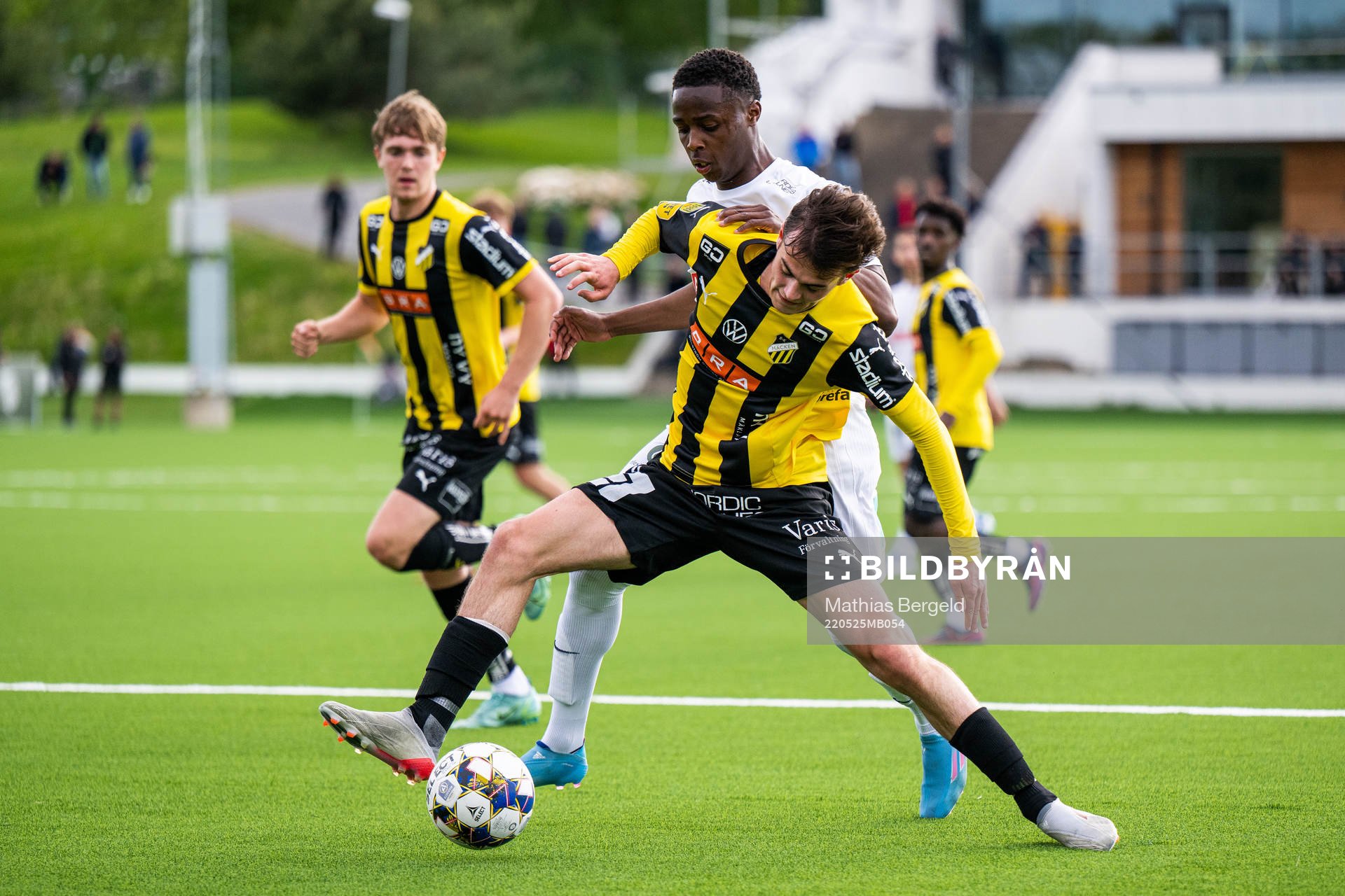 Brommapojkarnas Richie Omorowa och Häckens Max Gummesson