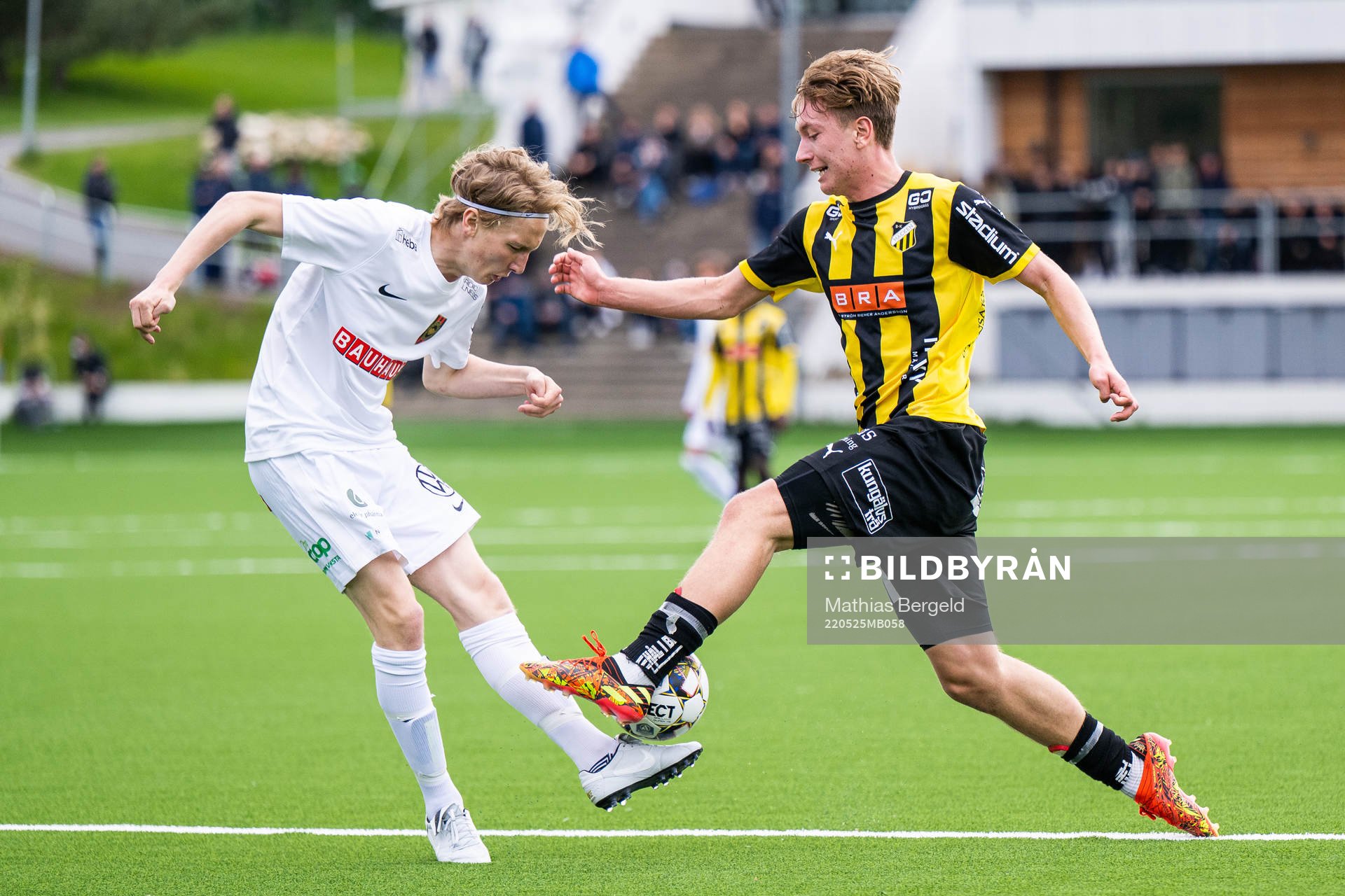 Brommapojkarnas Ted Holstein och Häckens Liam Mekic