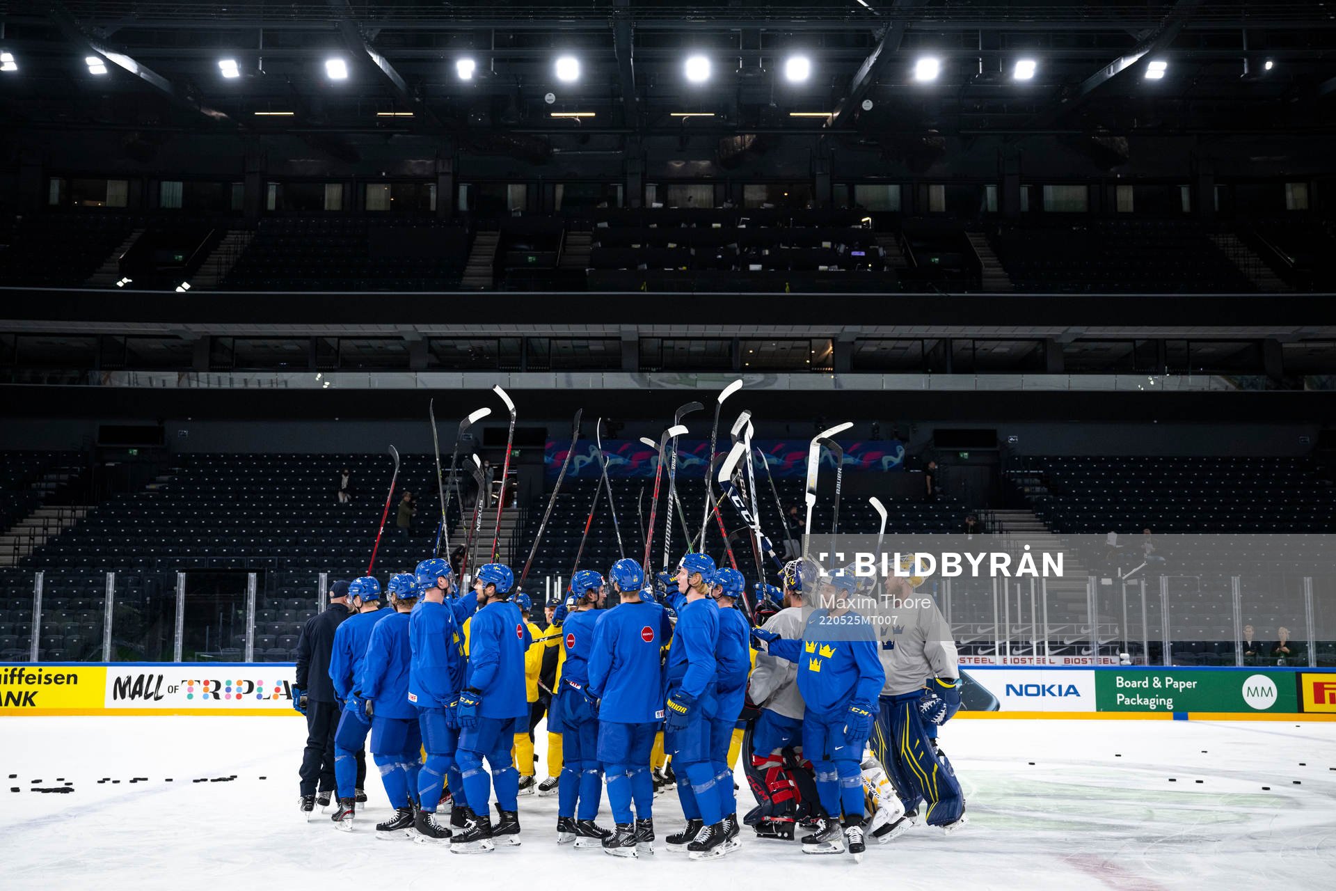 Players of Sweden at a practice session