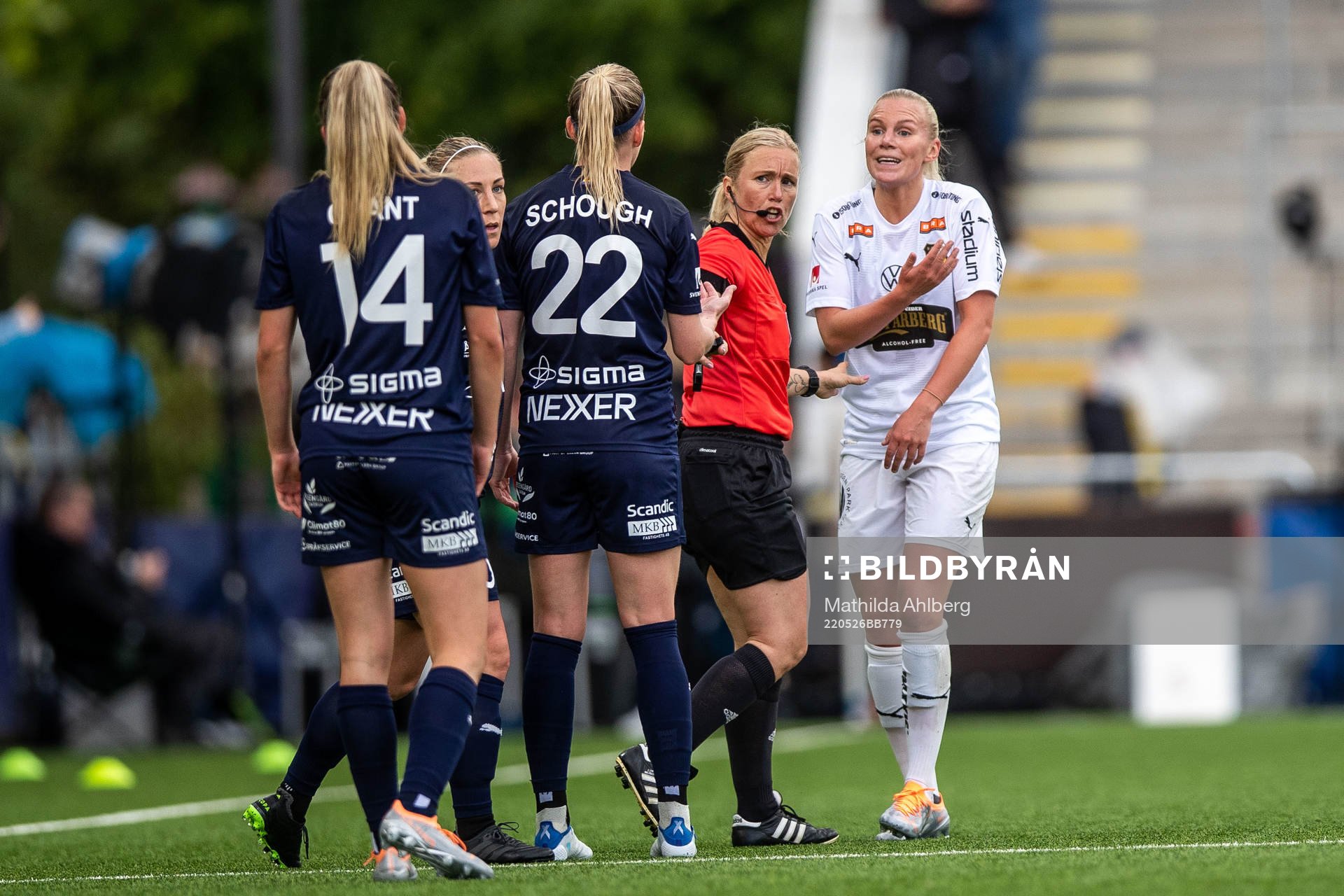 Domare Sara Persson och Häckens Josefine Rybrink