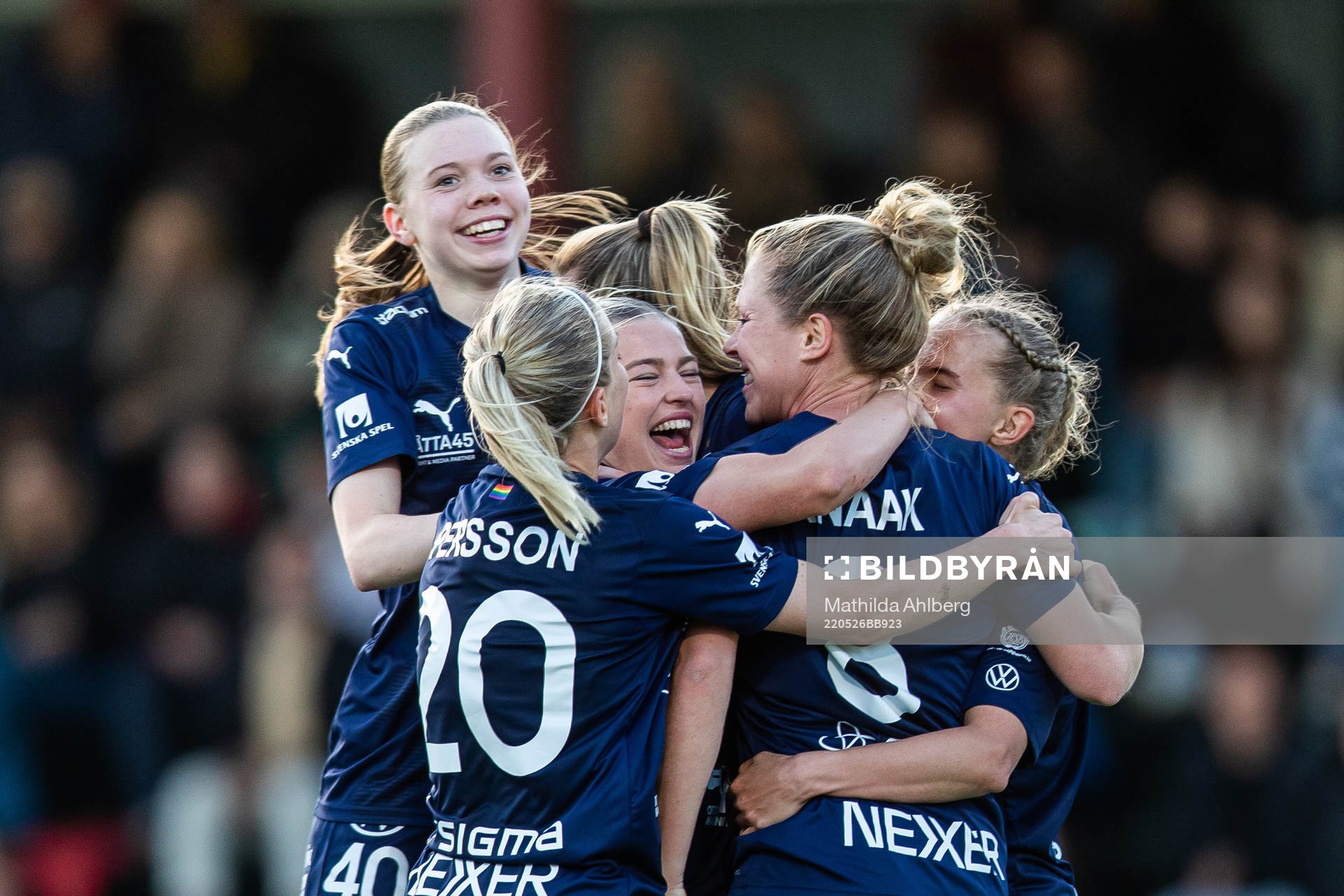 Rosengårds Stefanie Sanders jublar med lagkamrater
