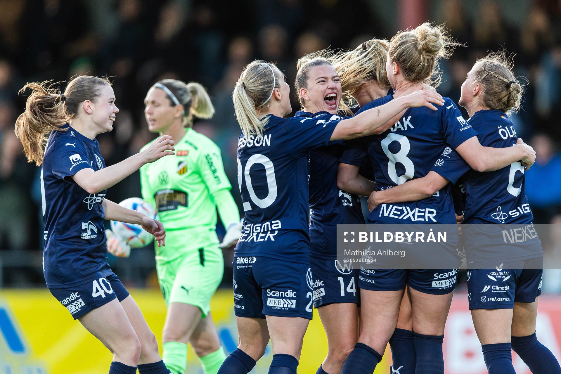 Rosengårds Stefanie Sanders jublar med lagkamrater