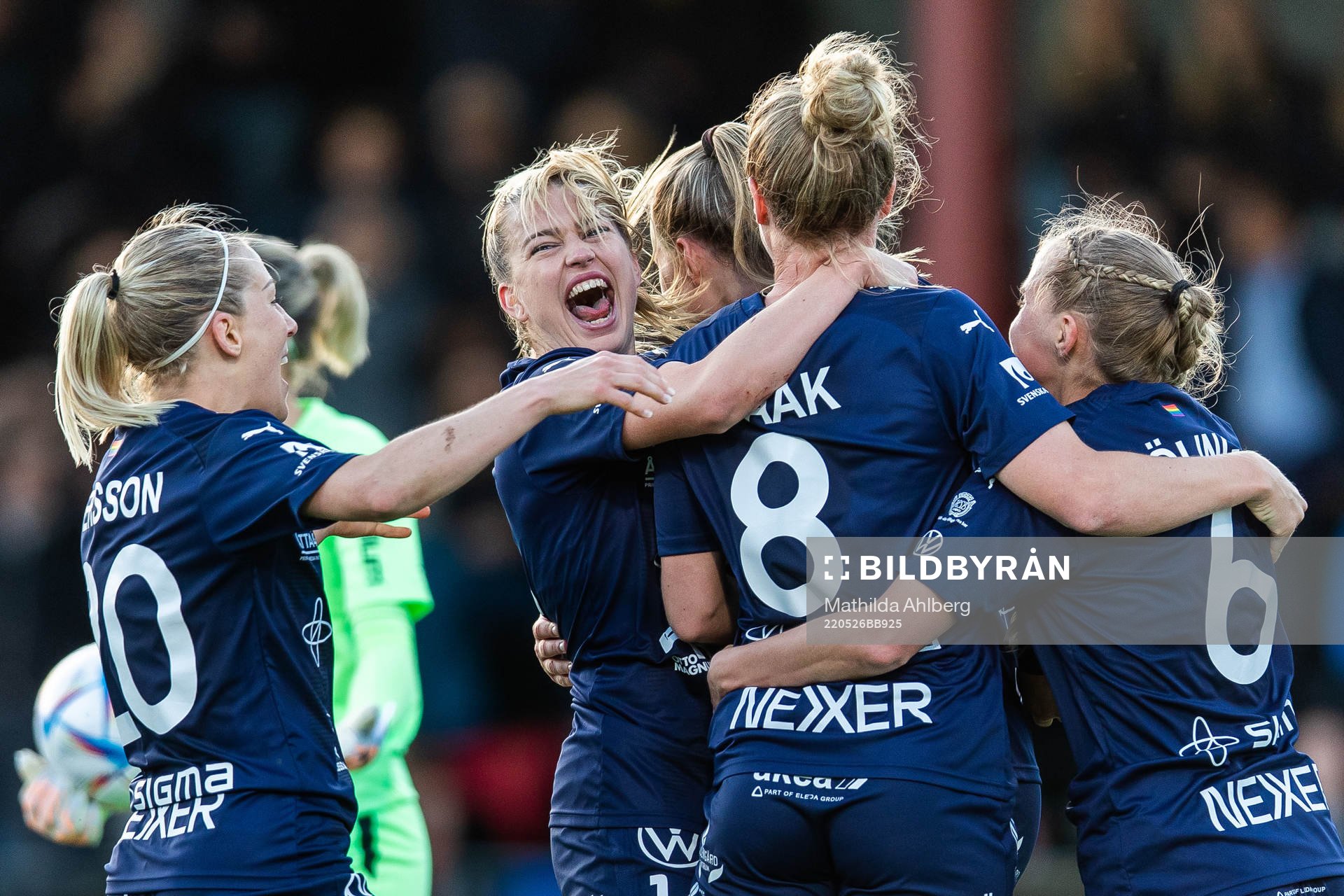 Rosengårds Stefanie Sanders jublar med lagkamrater