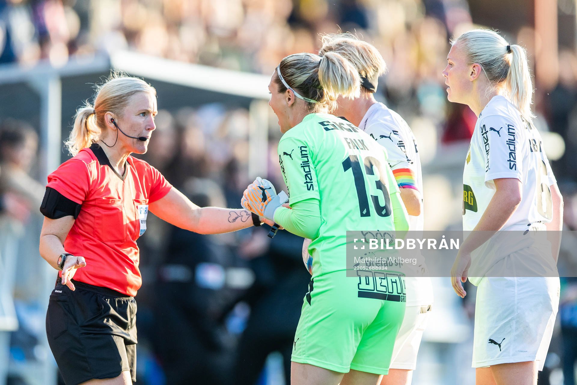 Häckens målvakt Jennifer Falk och Luna Nørgaard Gevitz
