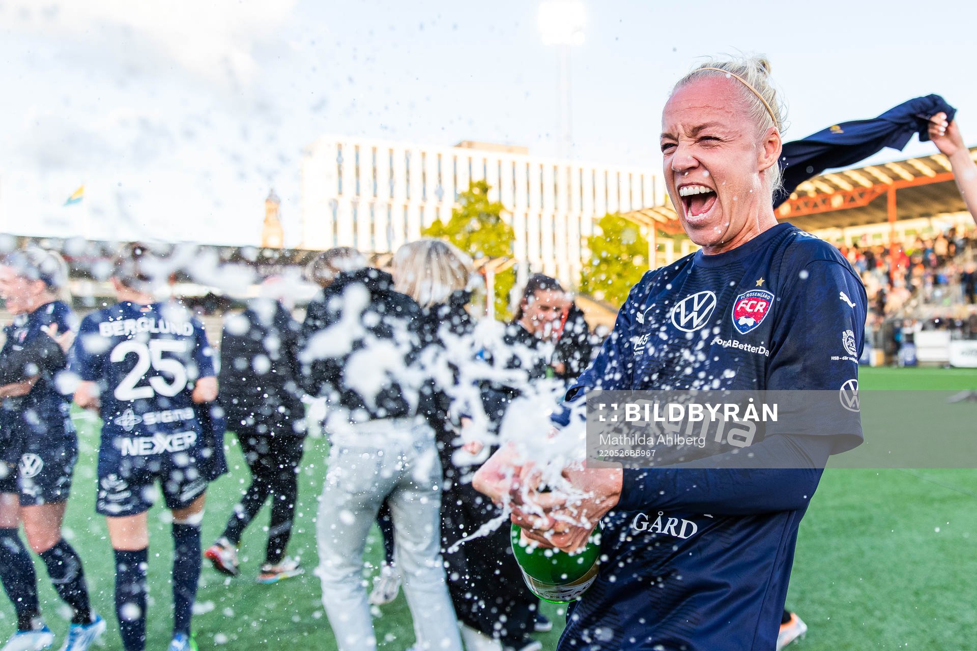 Rosengårds Caroline Seger jublar efter finalen i Svenska Cupen mellan FC Rosengård och Häcken den 26 maj 2022 i Malmö. 
