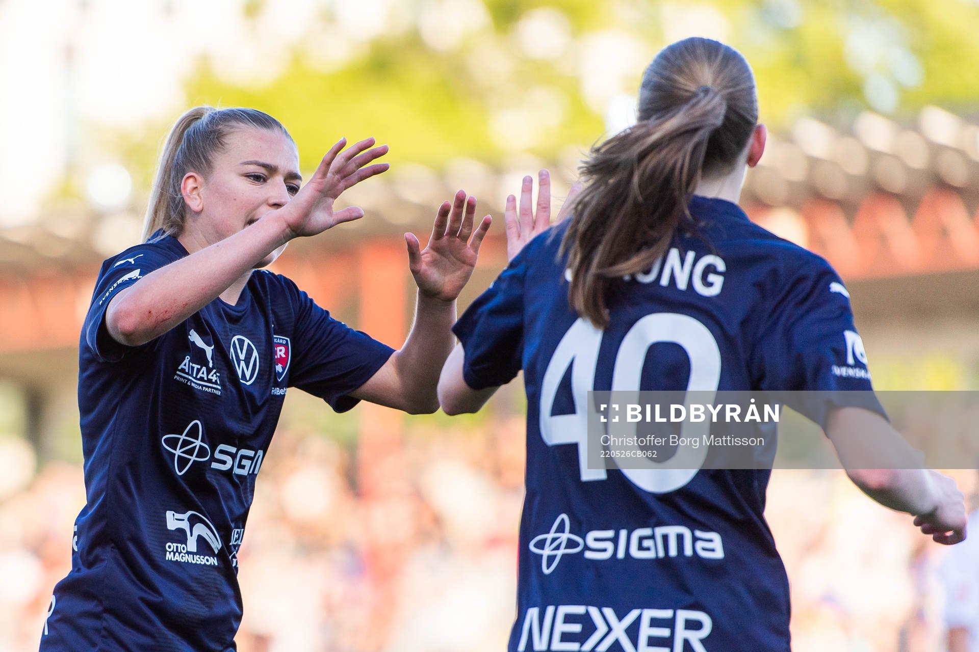 Rosengårds Charlotte Grant och Bea Sprung jublar